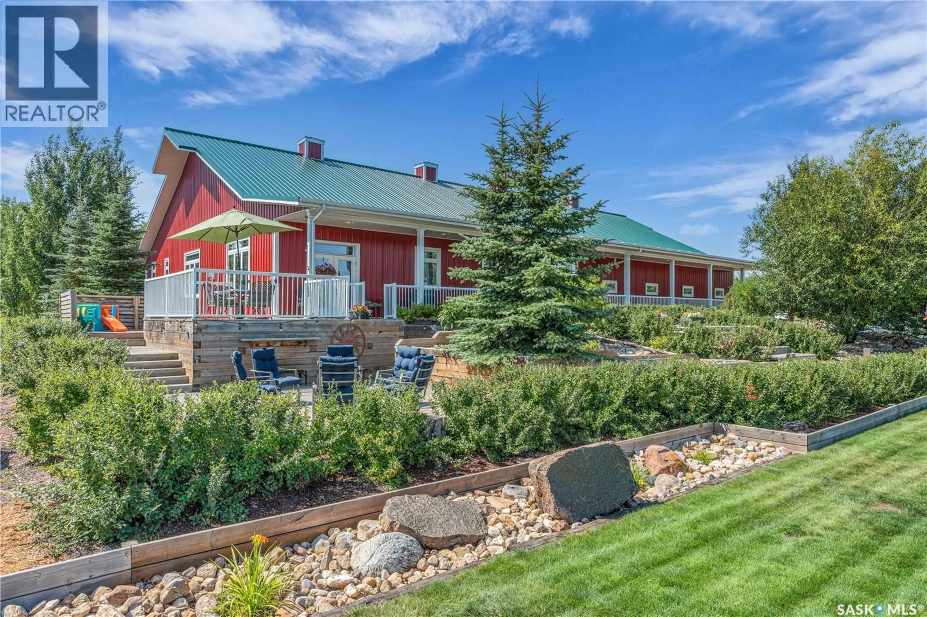 Patio, mountain view for Turtle River - BARNDOMINIUM, Turtle River Rm No. 469 Saskatchewan S0M0V0