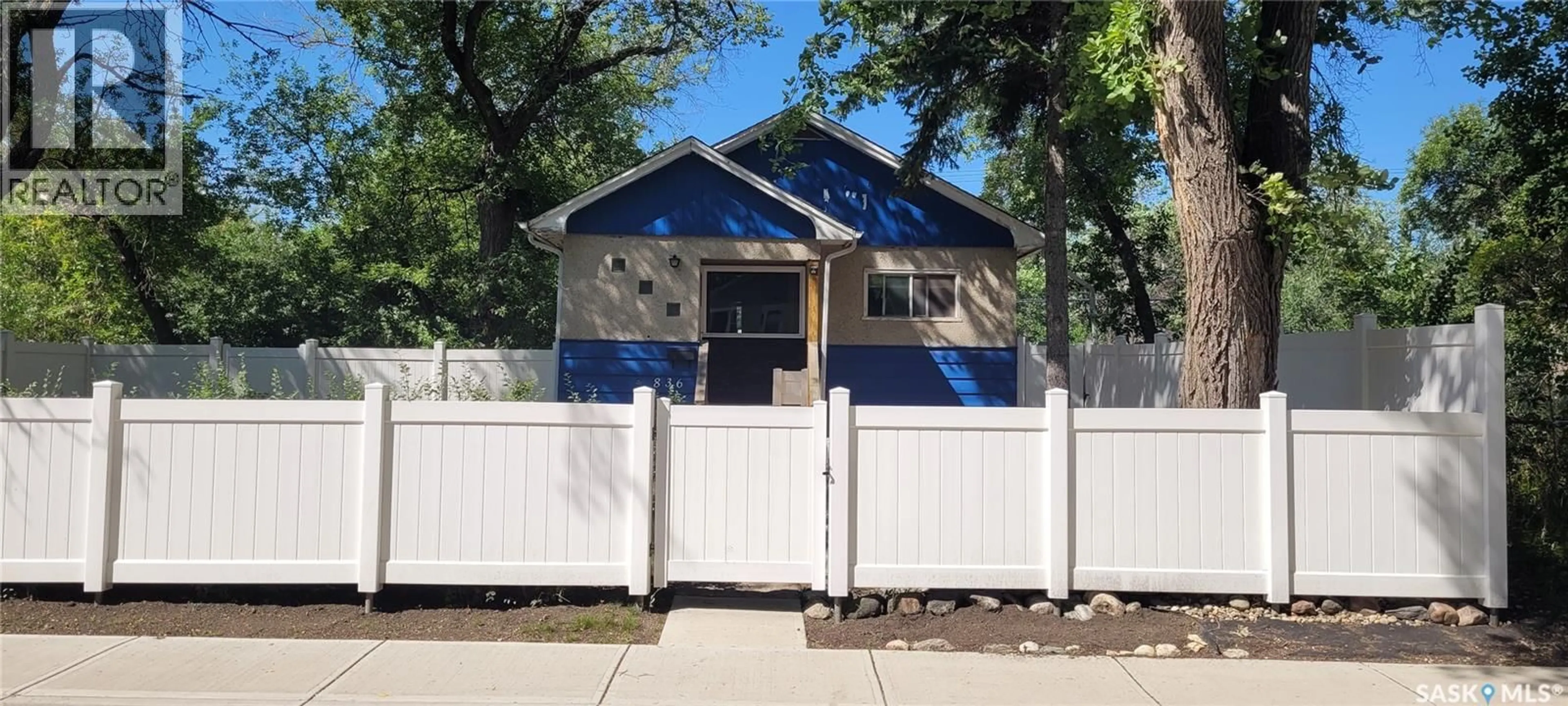 Home with vinyl exterior material, street for 836 PRINCESS STREET, Regina Saskatchewan S4T3X9