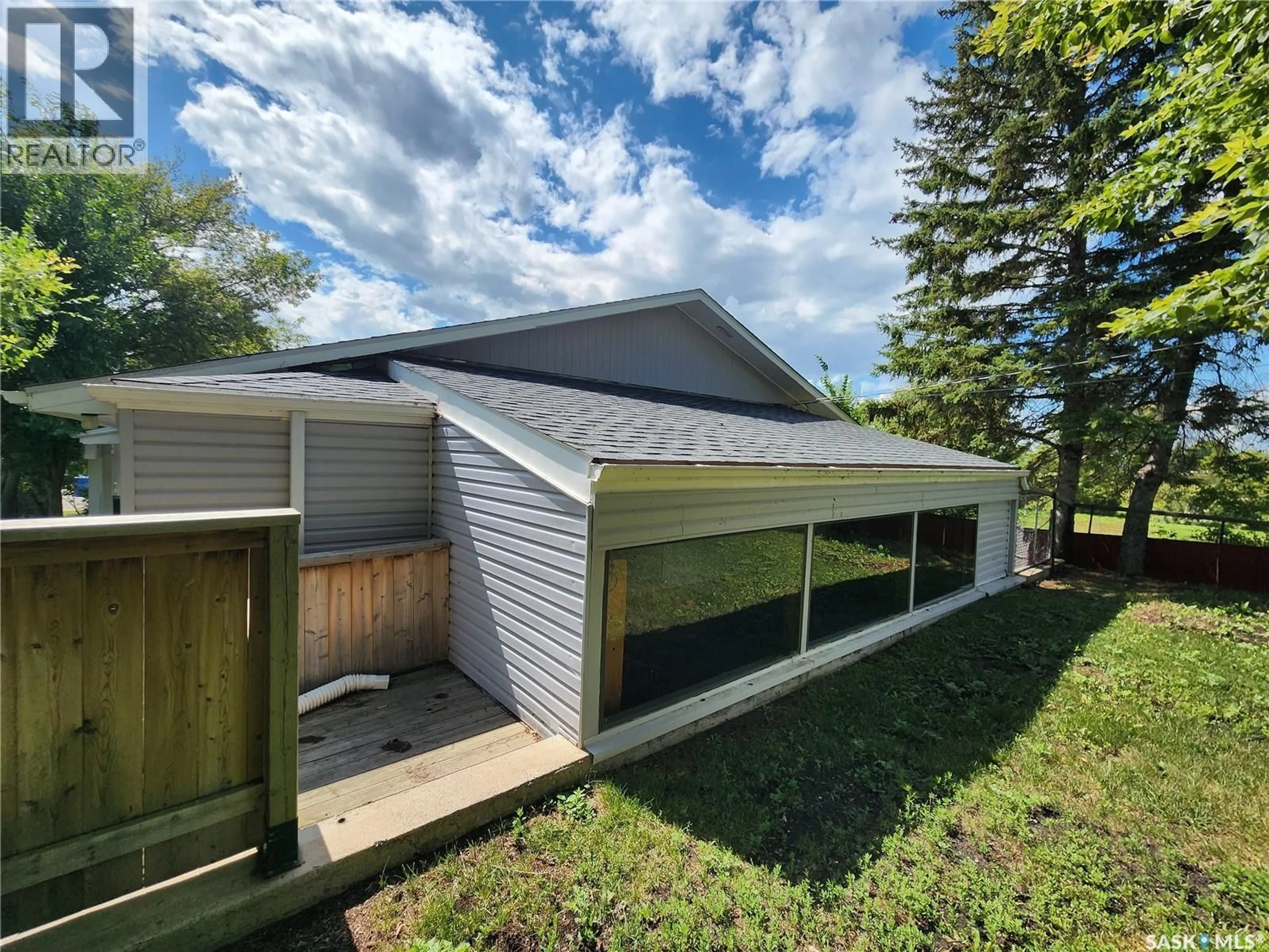 Home with vinyl exterior material, unknown for 356 2ND AVENUE, Melville Saskatchewan S0A2P0
