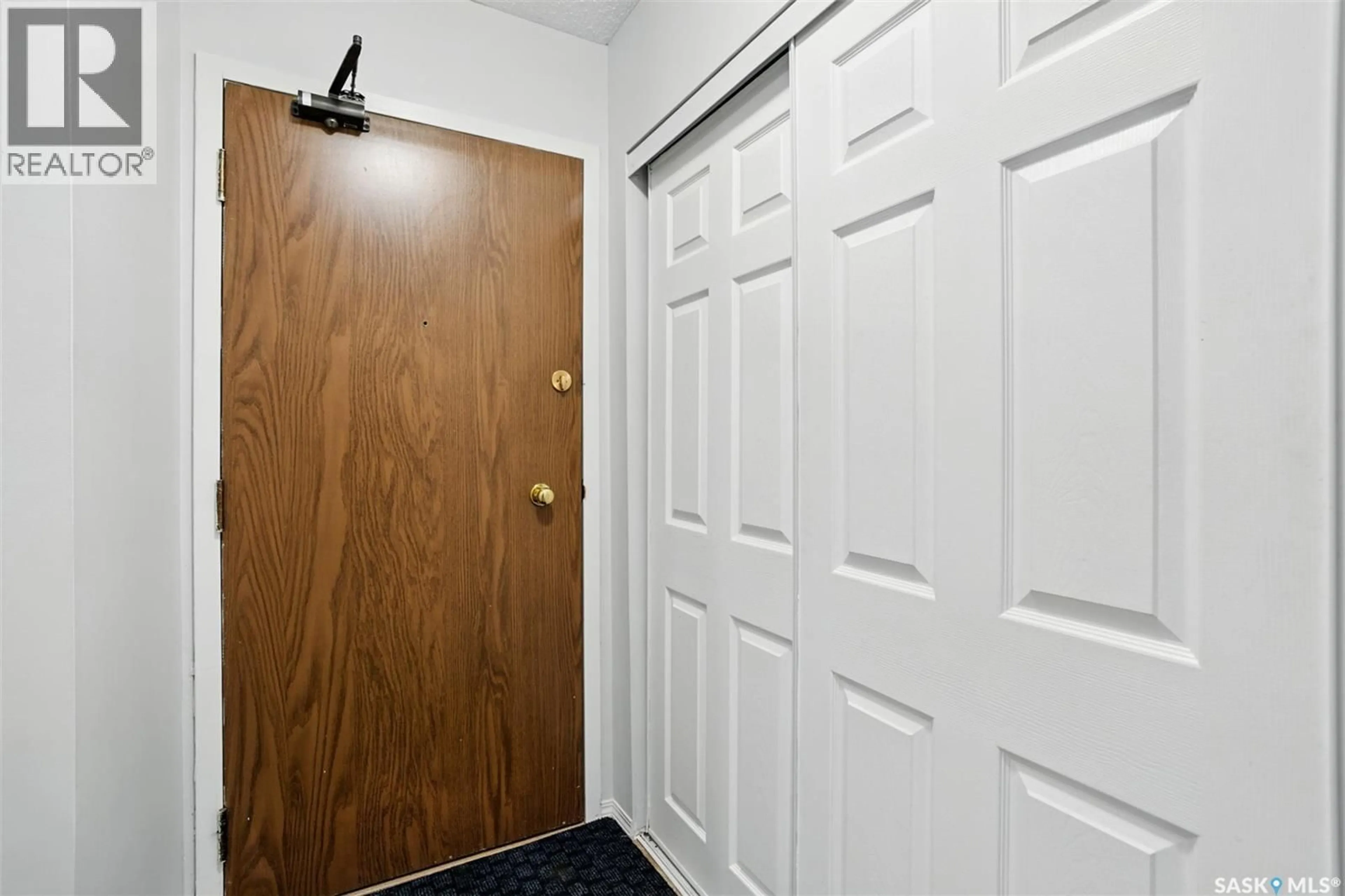 Indoor foyer for 107 211 TAIT PLACE, Saskatoon Saskatchewan S7H5L5