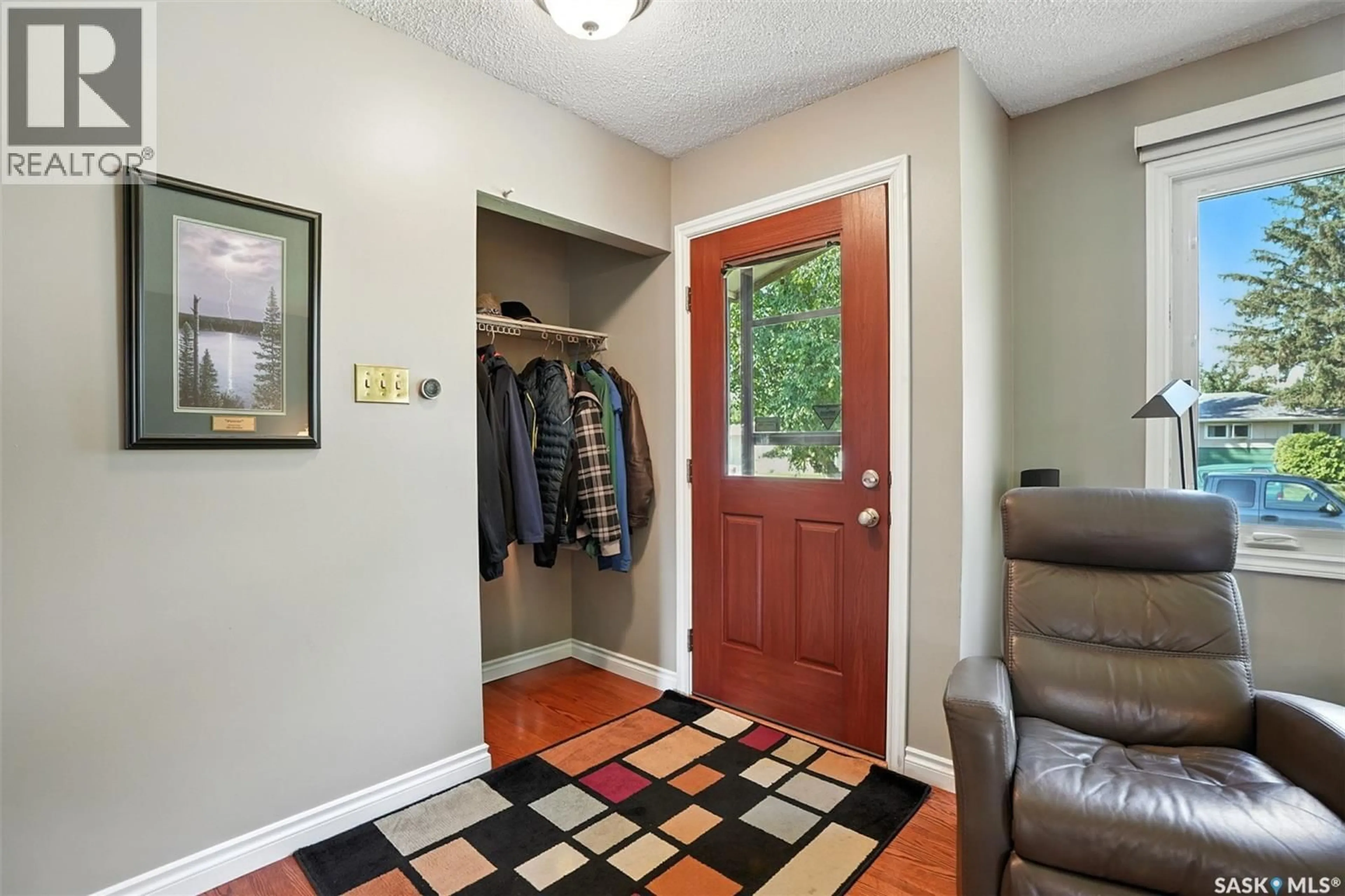Indoor entryway for 22 CANTLON CRESCENT, Saskatoon Saskatchewan S7J2T3