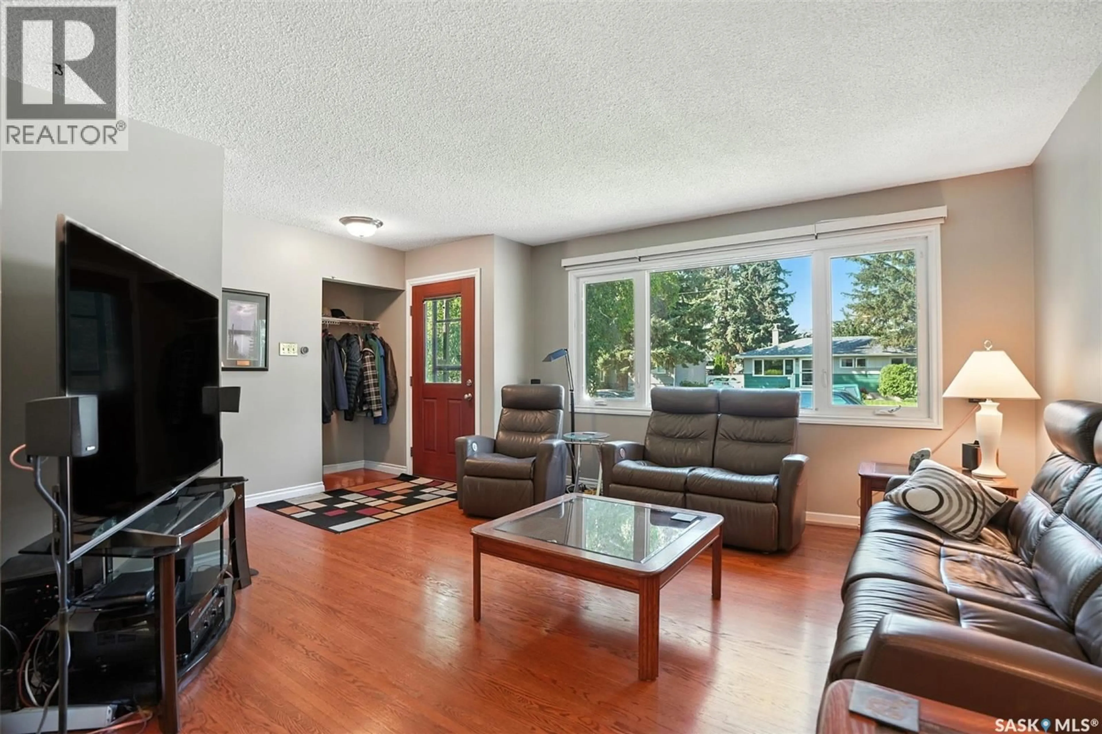 Living room with furniture, unknown for 22 CANTLON CRESCENT, Saskatoon Saskatchewan S7J2T3