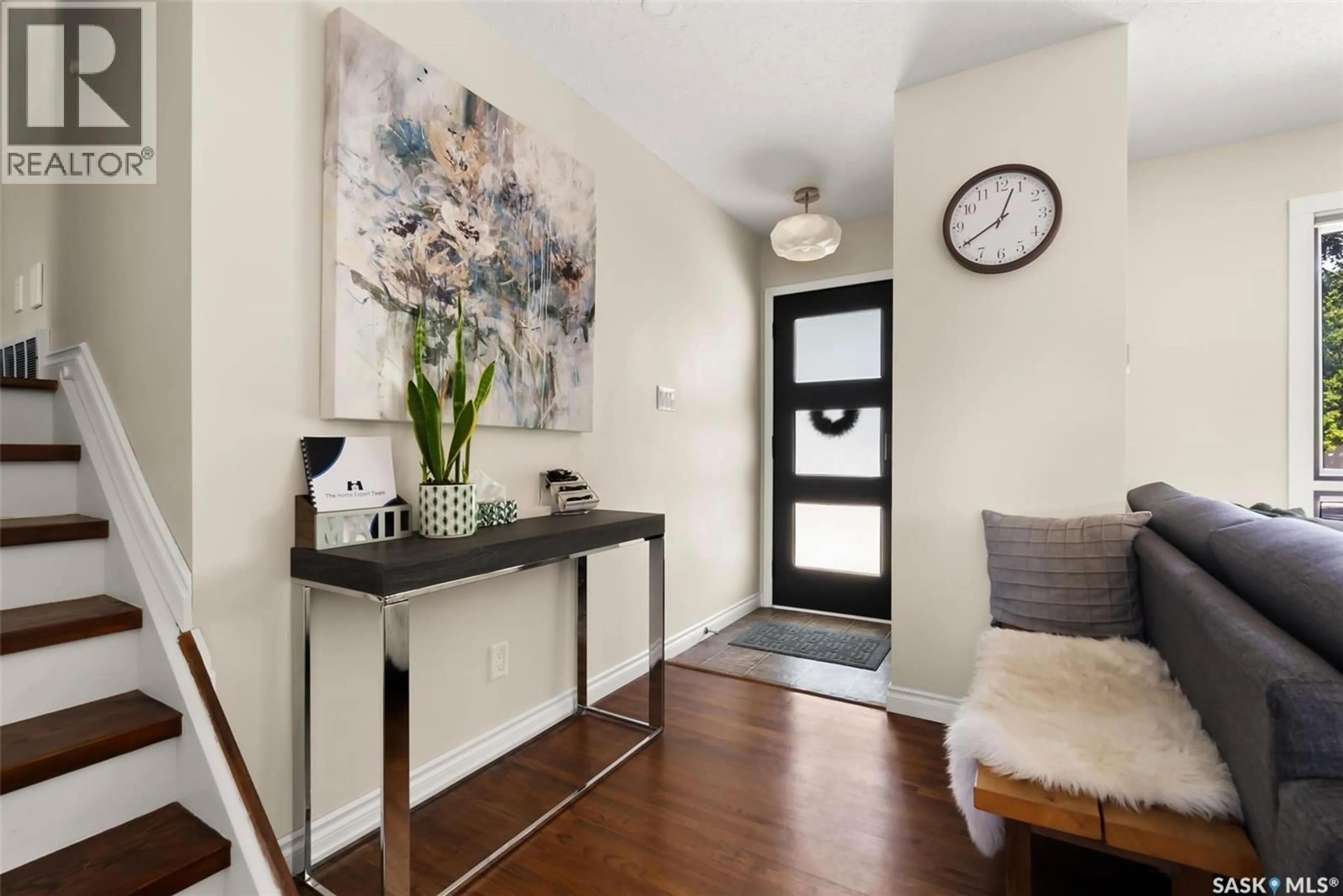 Indoor entryway for 1701 PARKER AVENUE, Regina Saskatchewan S4S4R9