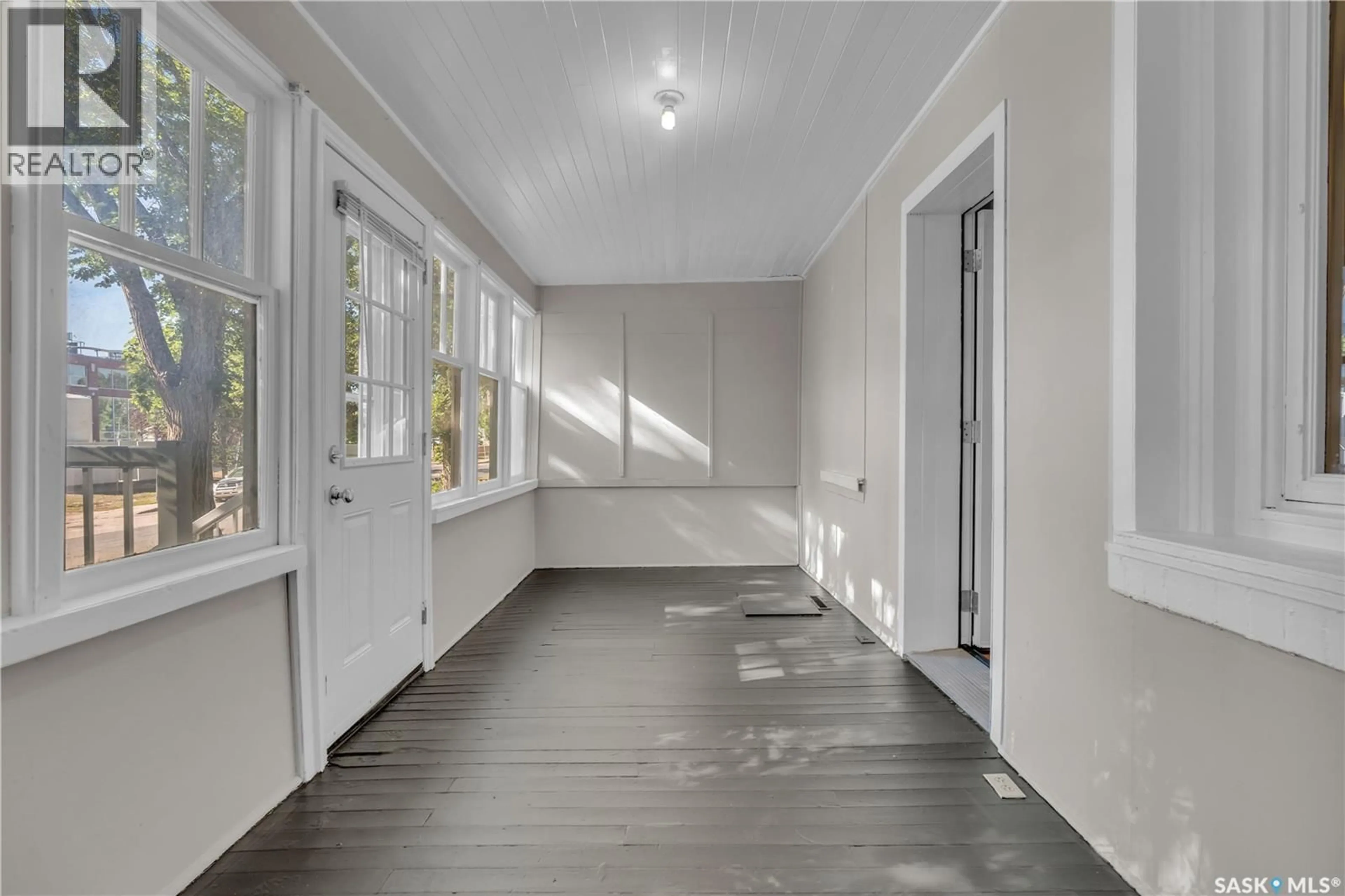 Indoor entryway for 2223 TORONTO STREET, Regina Saskatchewan S4P1N5