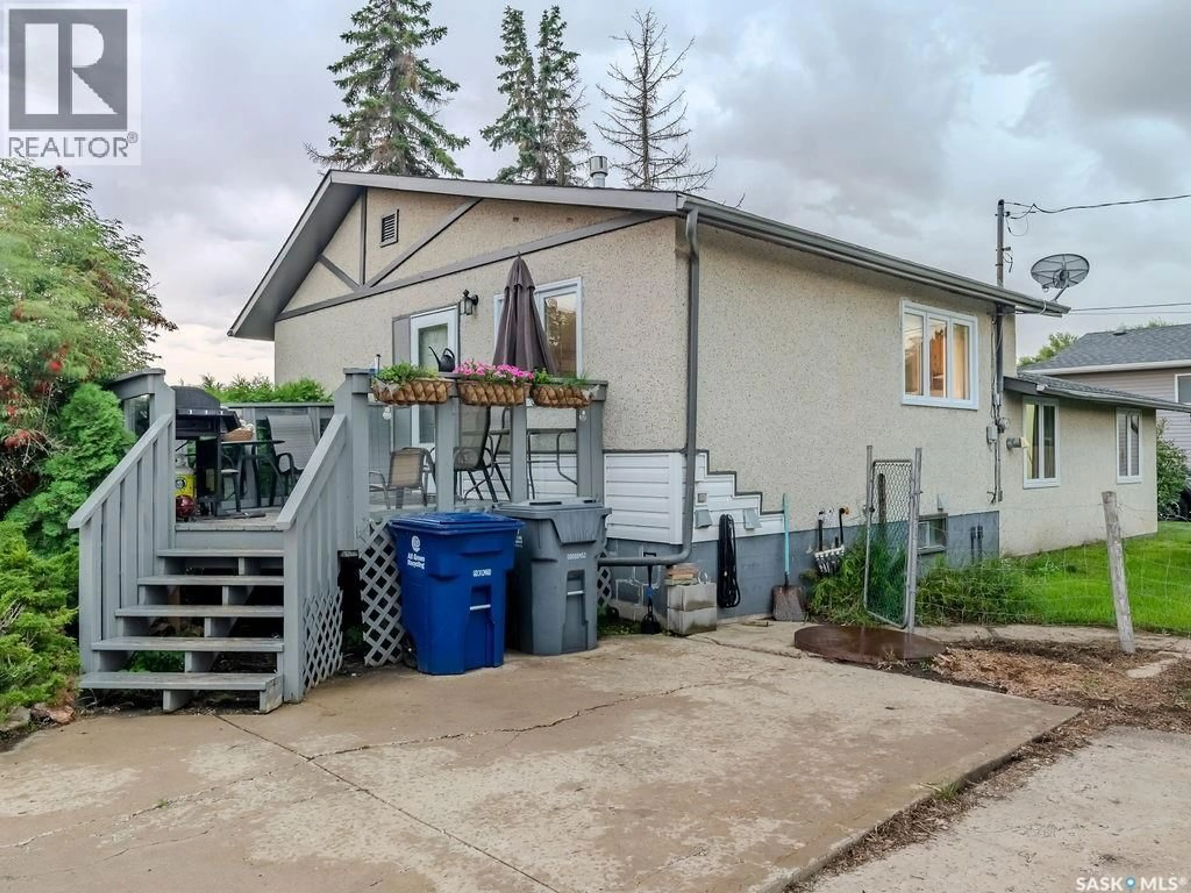 A pic from outside/outdoor area/front of a property/back of a property/a pic from drone, unknown for E - 139 S RAILWAY AVENUE, Vanscoy Saskatchewan S0L3J0
