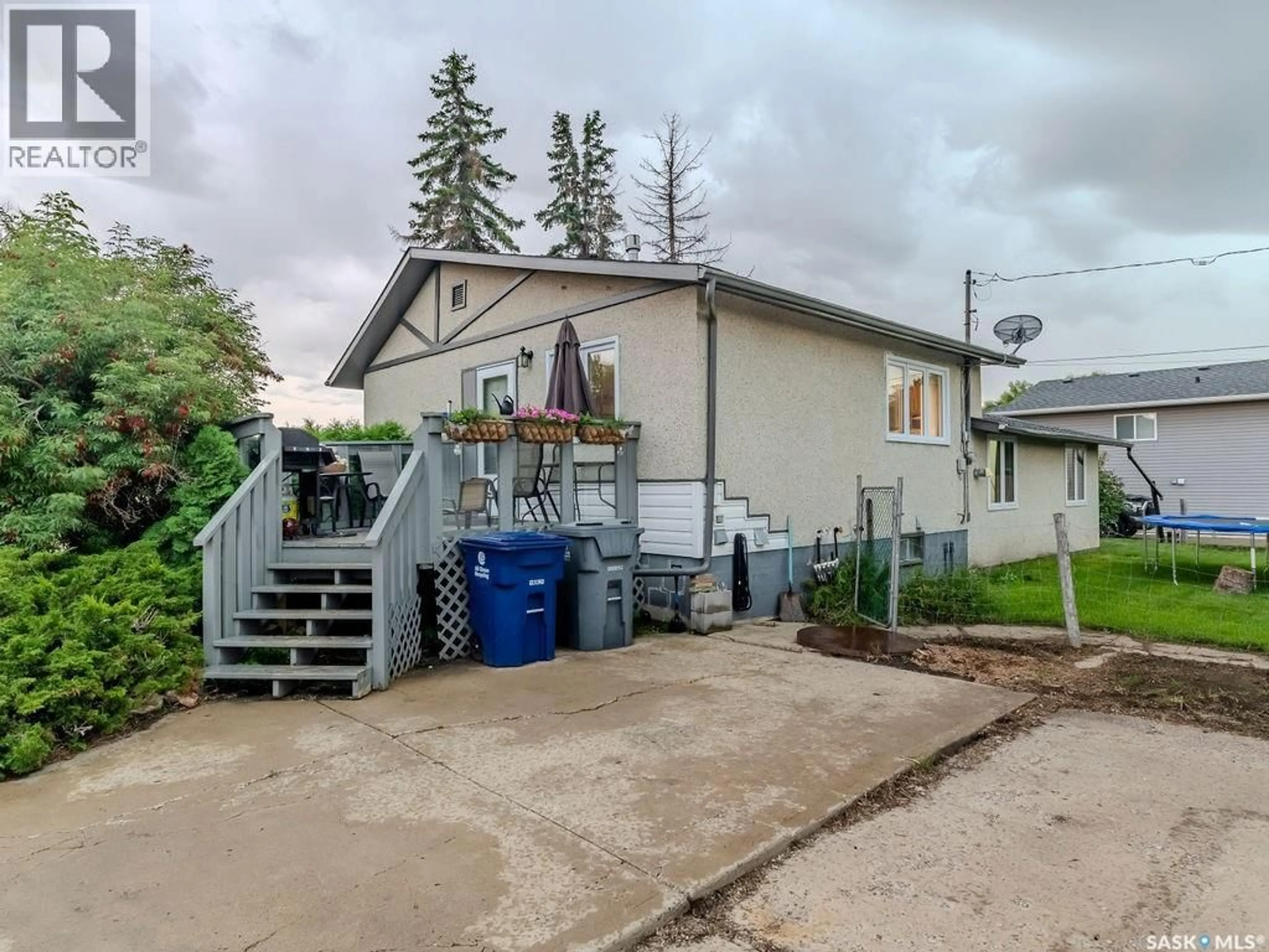A pic from outside/outdoor area/front of a property/back of a property/a pic from drone, street for E - 139 S RAILWAY AVENUE, Vanscoy Saskatchewan S0L3J0