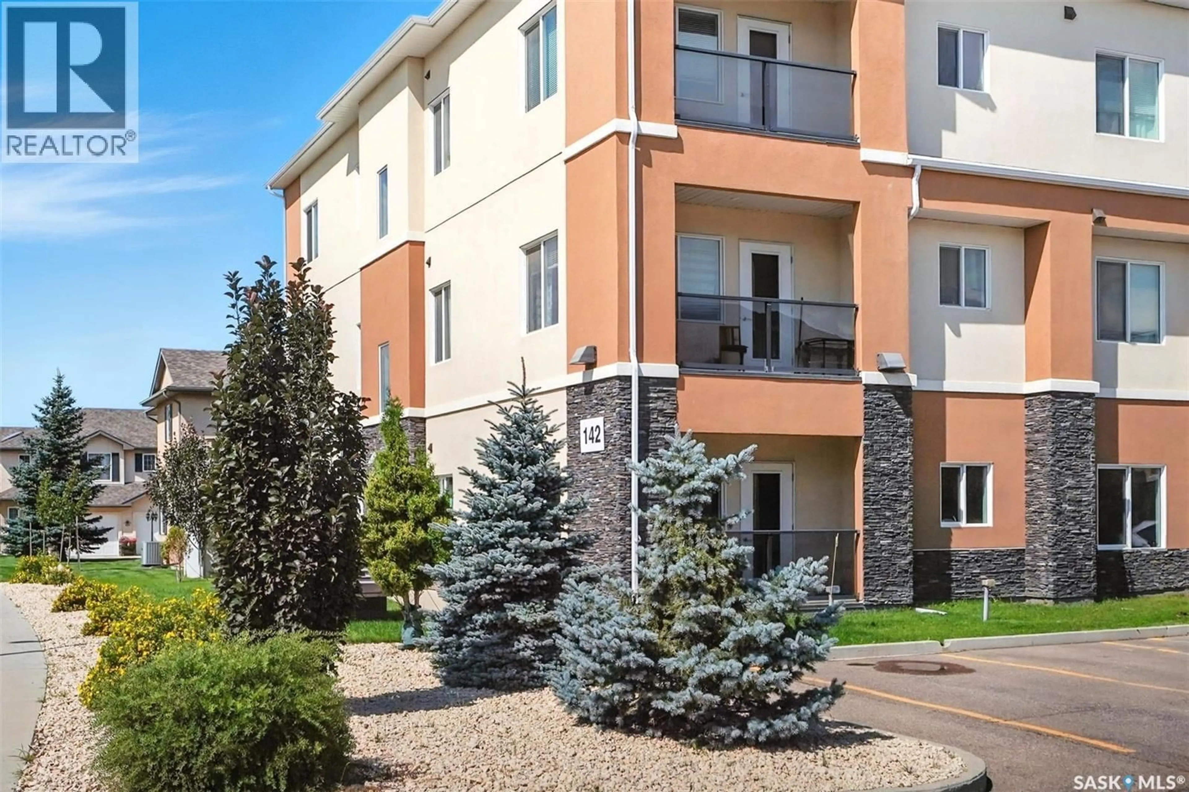Patio, street for 231 142 PAWLYCHENKO LANE, Saskatoon Saskatchewan S7V0N7