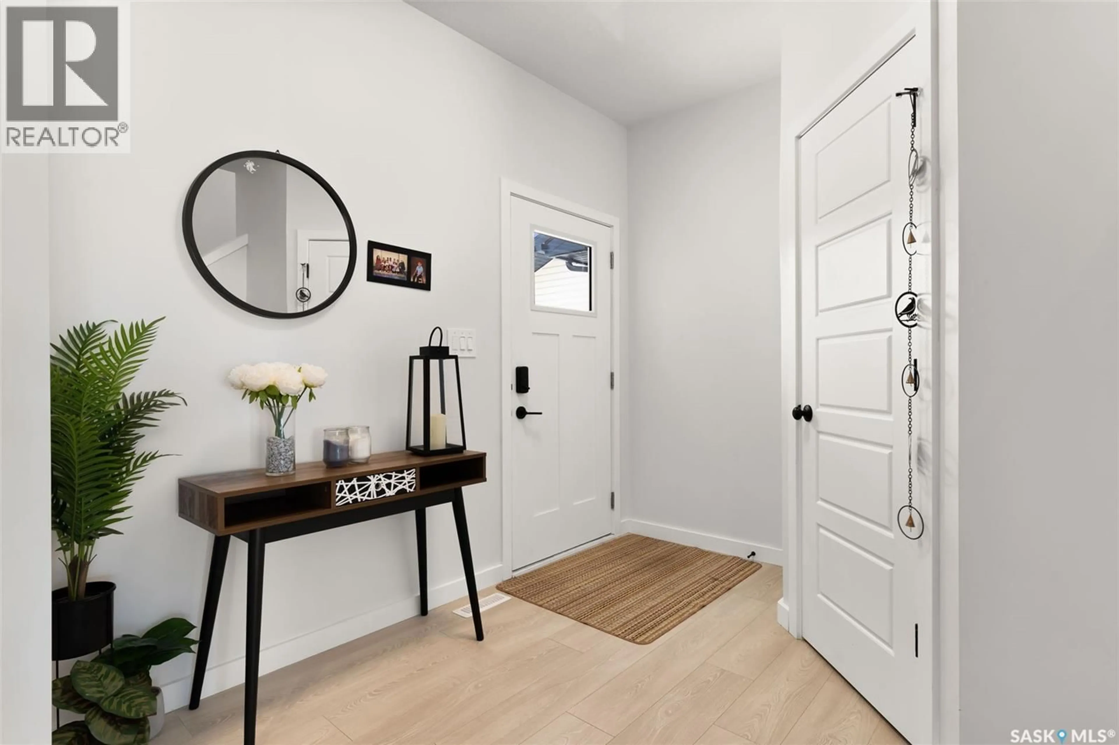 Indoor entryway for 3309 FAVEL DRIVE, Regina Saskatchewan S4V4B2