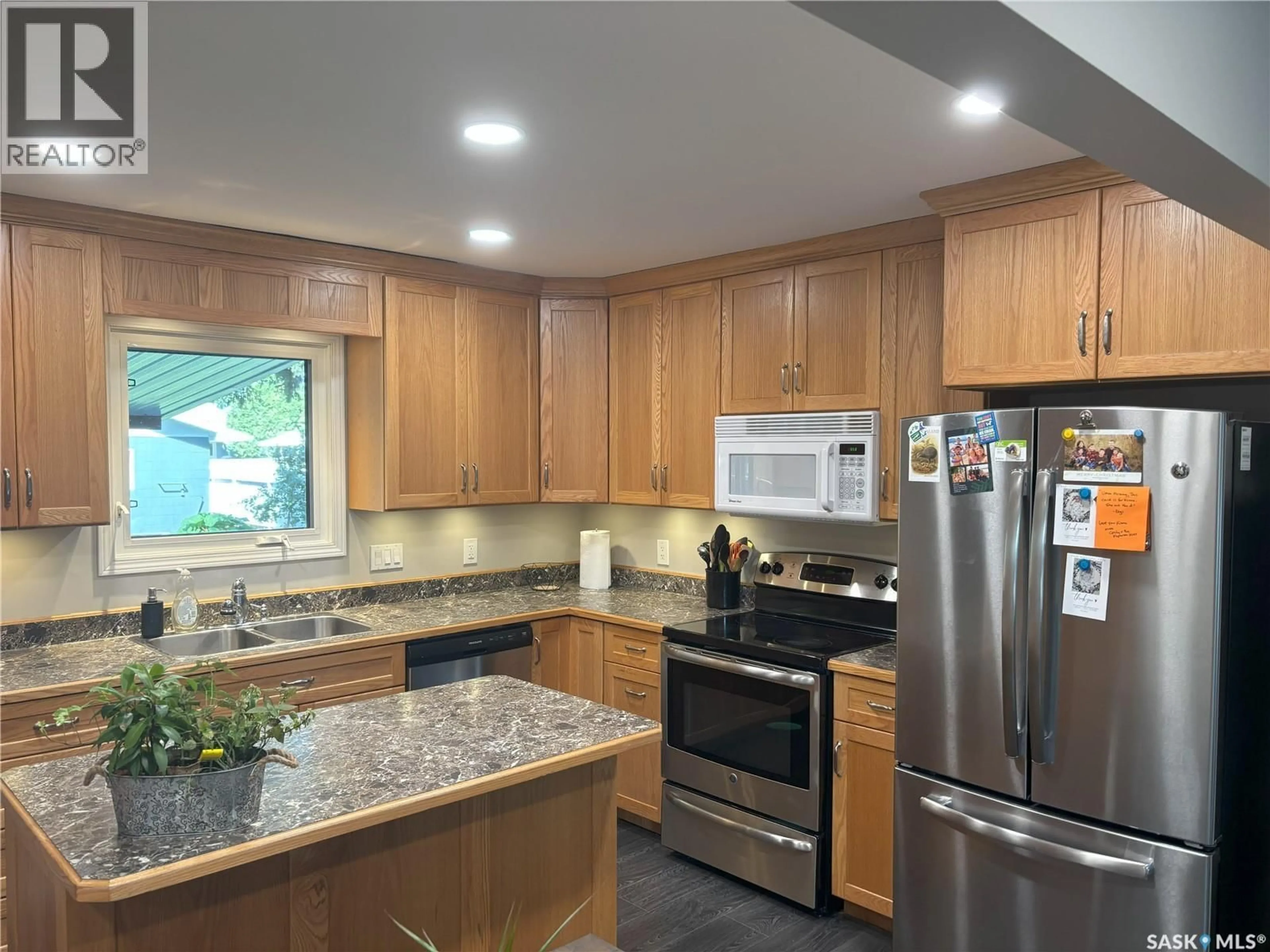 Open concept kitchen, ceramic/tile floor for 1626 GROSVENOR AVENUE, Saskatoon Saskatchewan S0G4V0