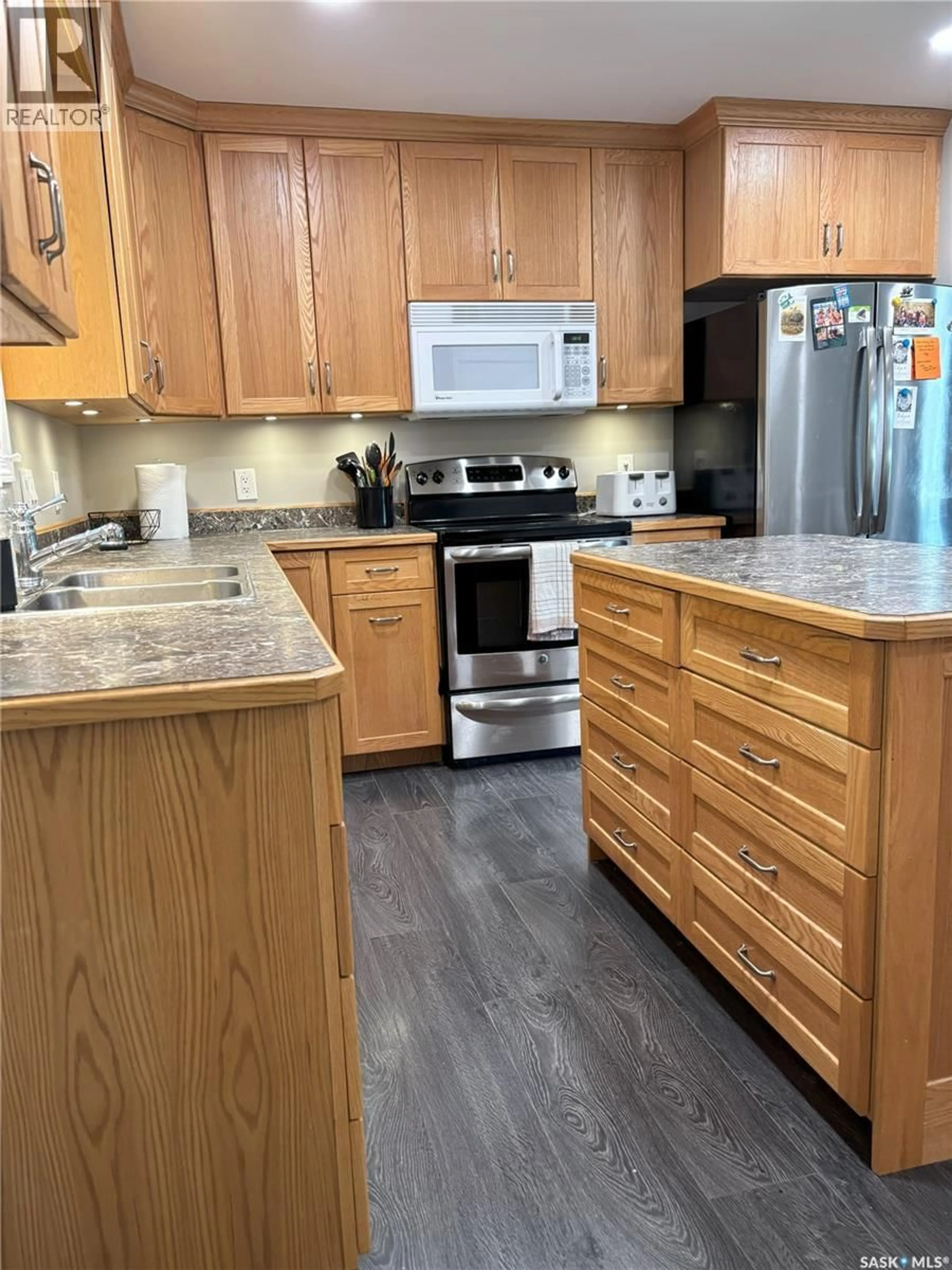 Open concept kitchen, unknown for 1626 GROSVENOR AVENUE, Saskatoon Saskatchewan S0G4V0