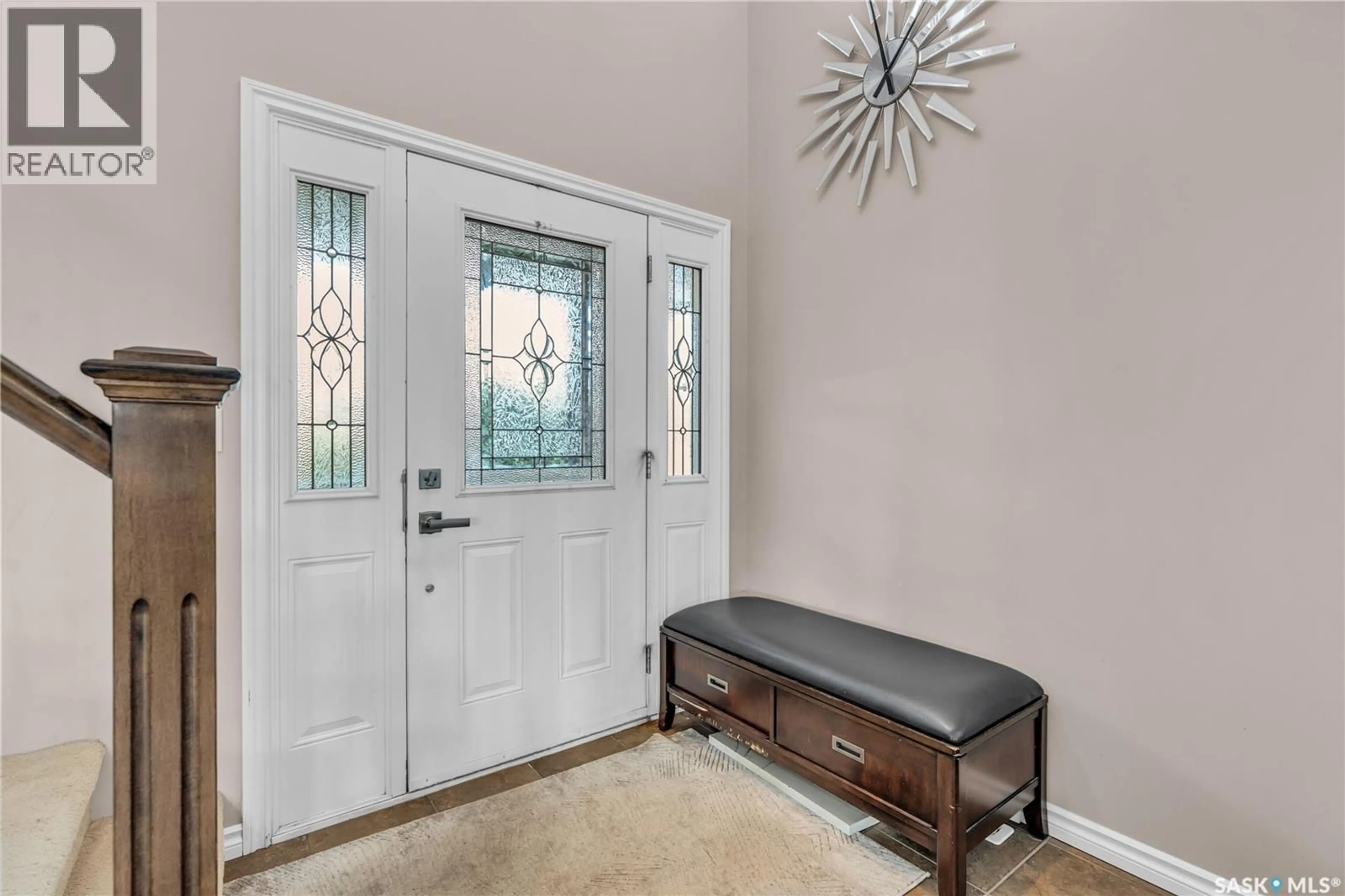 Indoor entryway for 206 WHALLEY CRESCENT, Saskatoon Saskatchewan S7T0E6