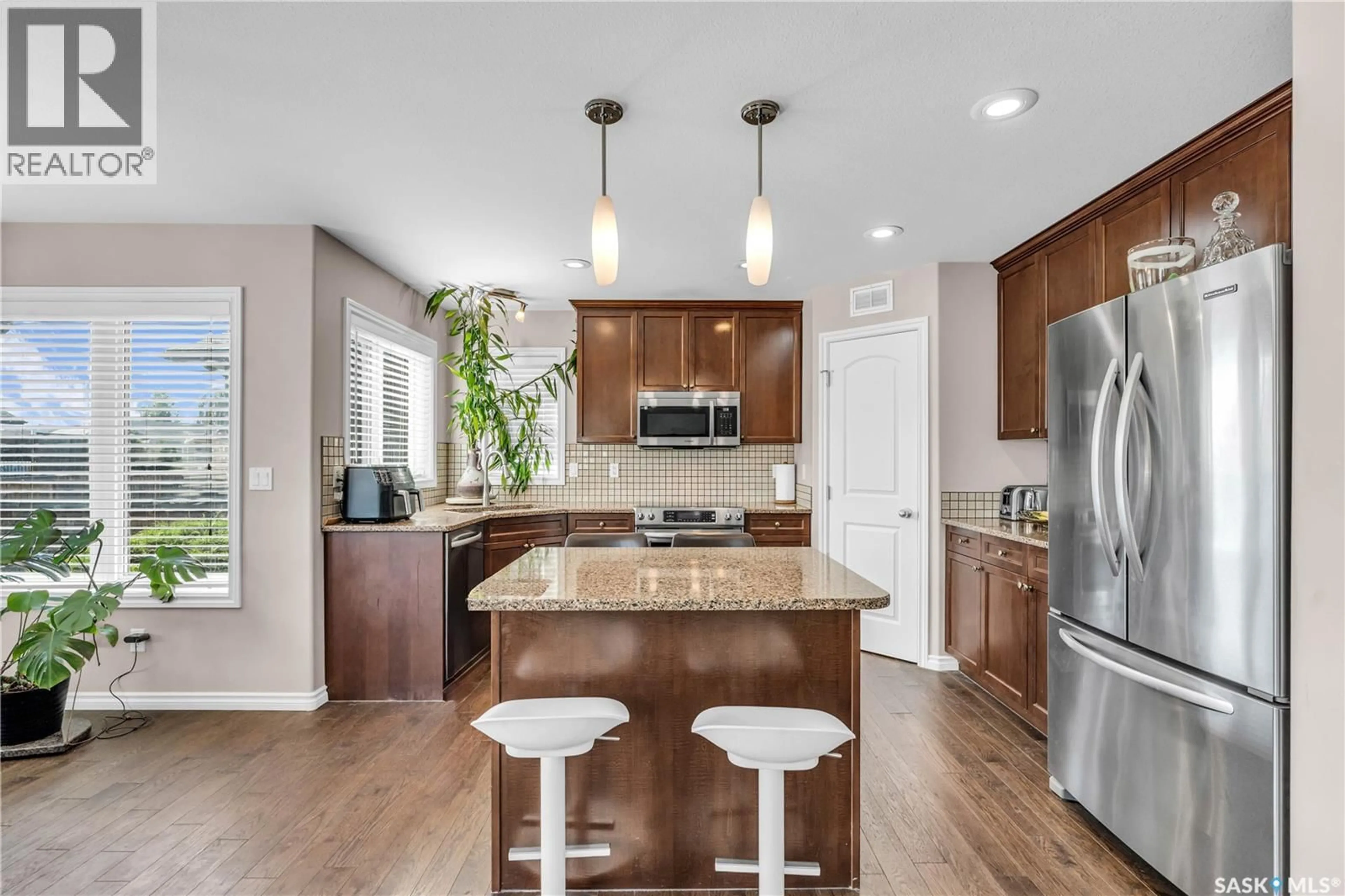 Open concept kitchen, unknown for 206 WHALLEY CRESCENT, Saskatoon Saskatchewan S7T0E6
