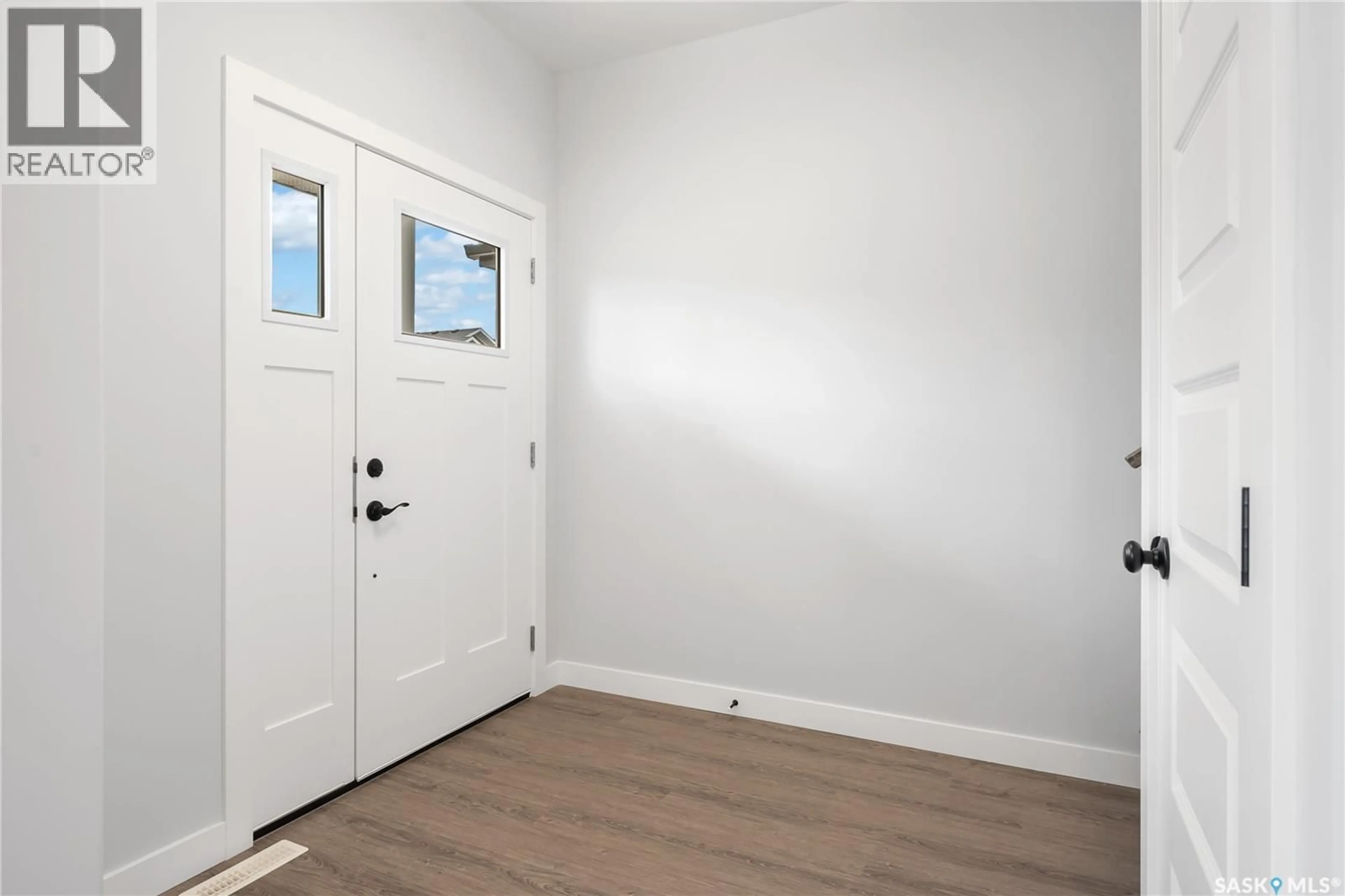 Indoor entryway for 3163 BOWEN STREET, Regina Saskatchewan S4V4C6