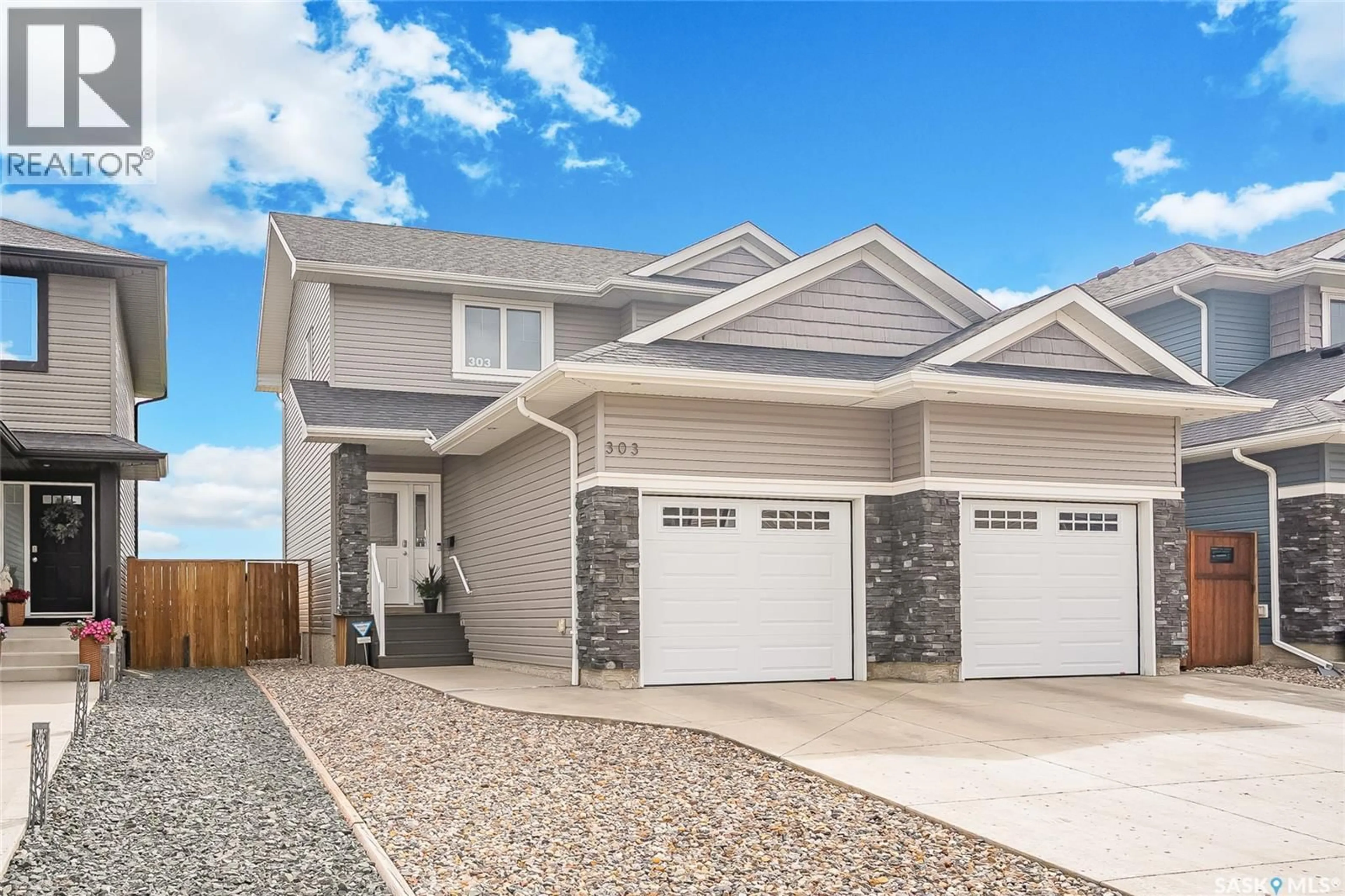 Home with vinyl exterior material, street for 303 KOLYNCHUK MANOR, Saskatoon Saskatchewan S7T0W3
