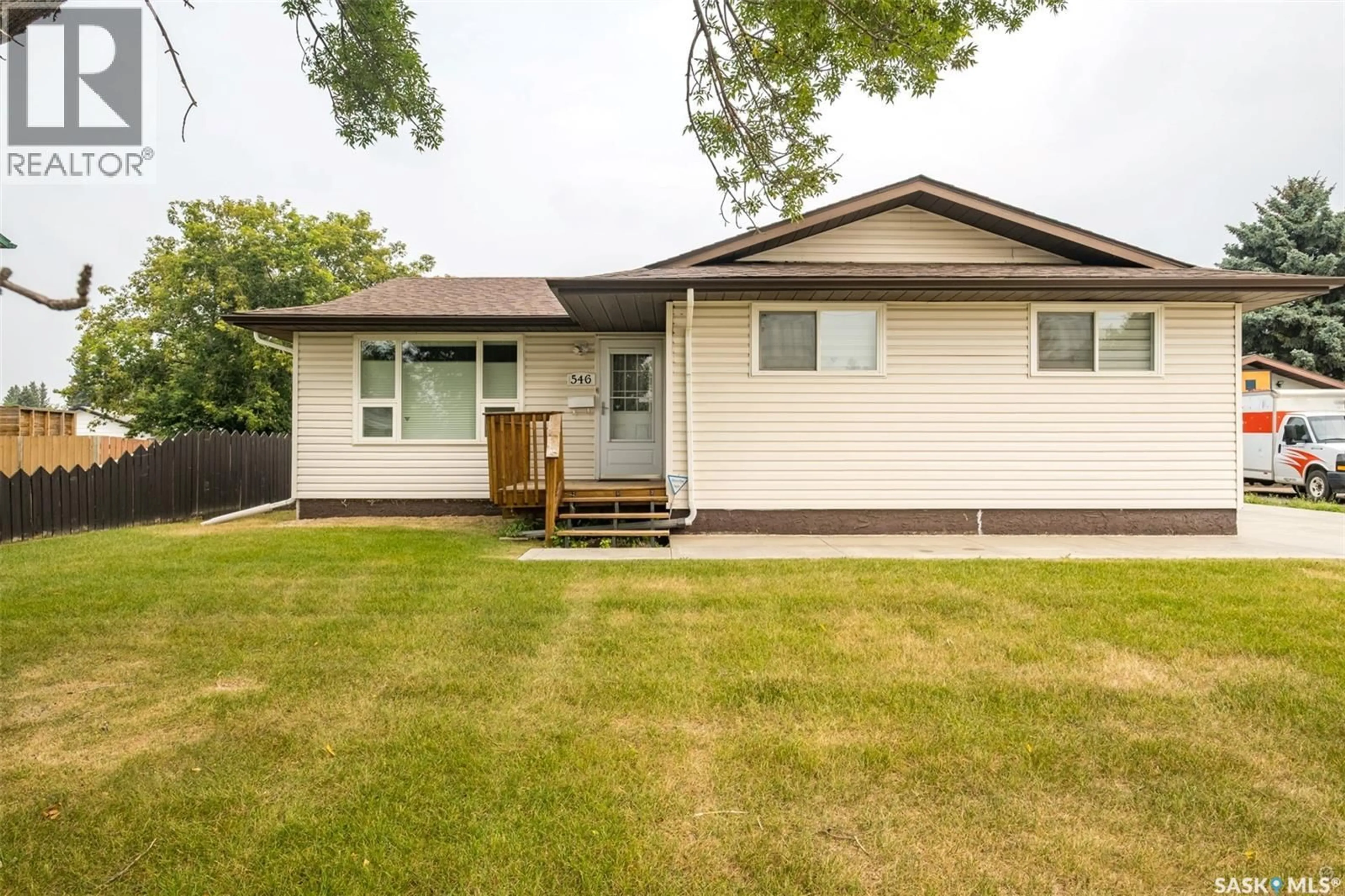 Home with vinyl exterior material, street for 546 32ND STREET, Prince Albert Saskatchewan S6V5W5