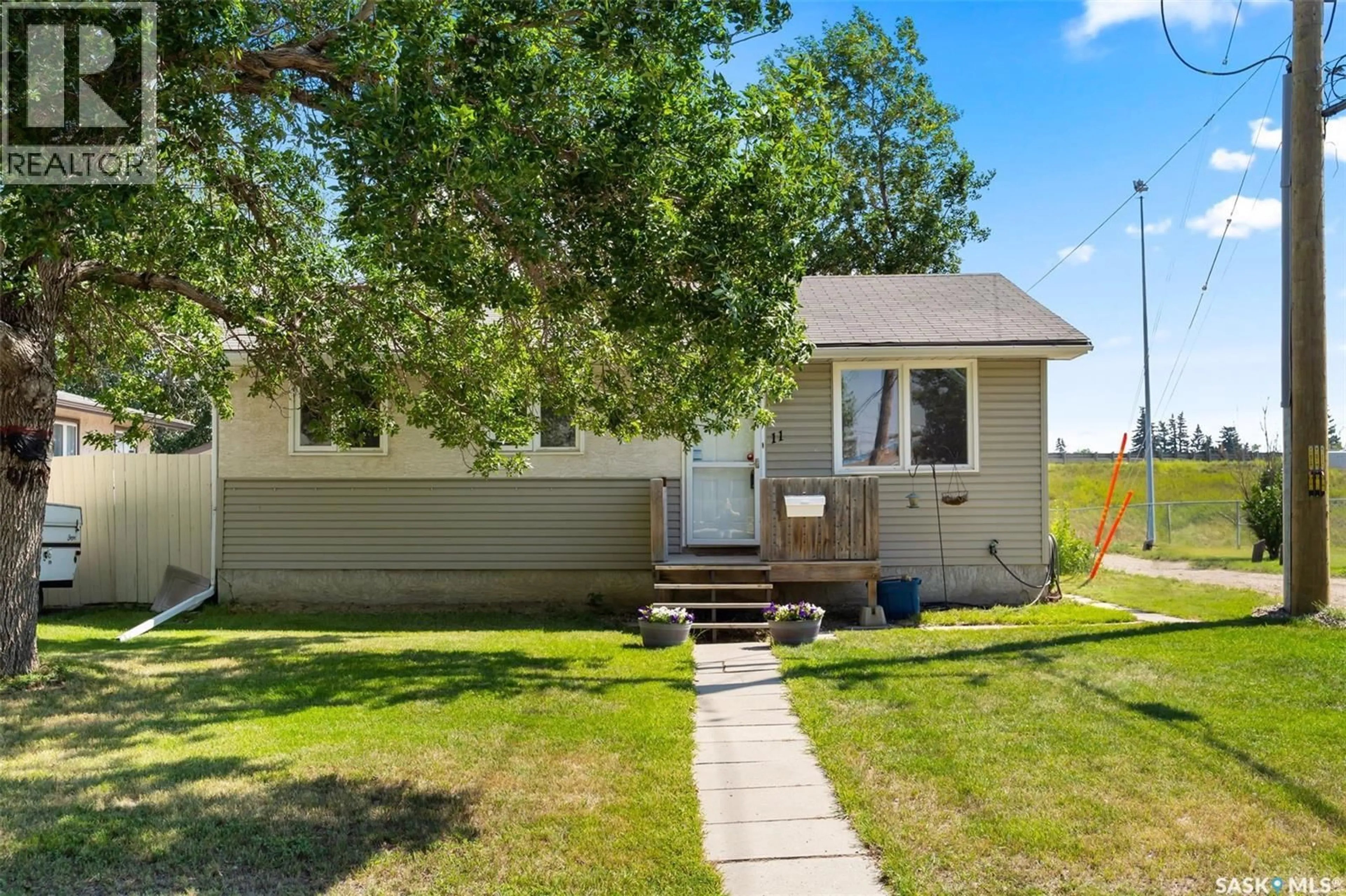 Home with vinyl exterior material, street for 11 ROTHWELL CRESCENT, Regina Saskatchewan S4N1R5