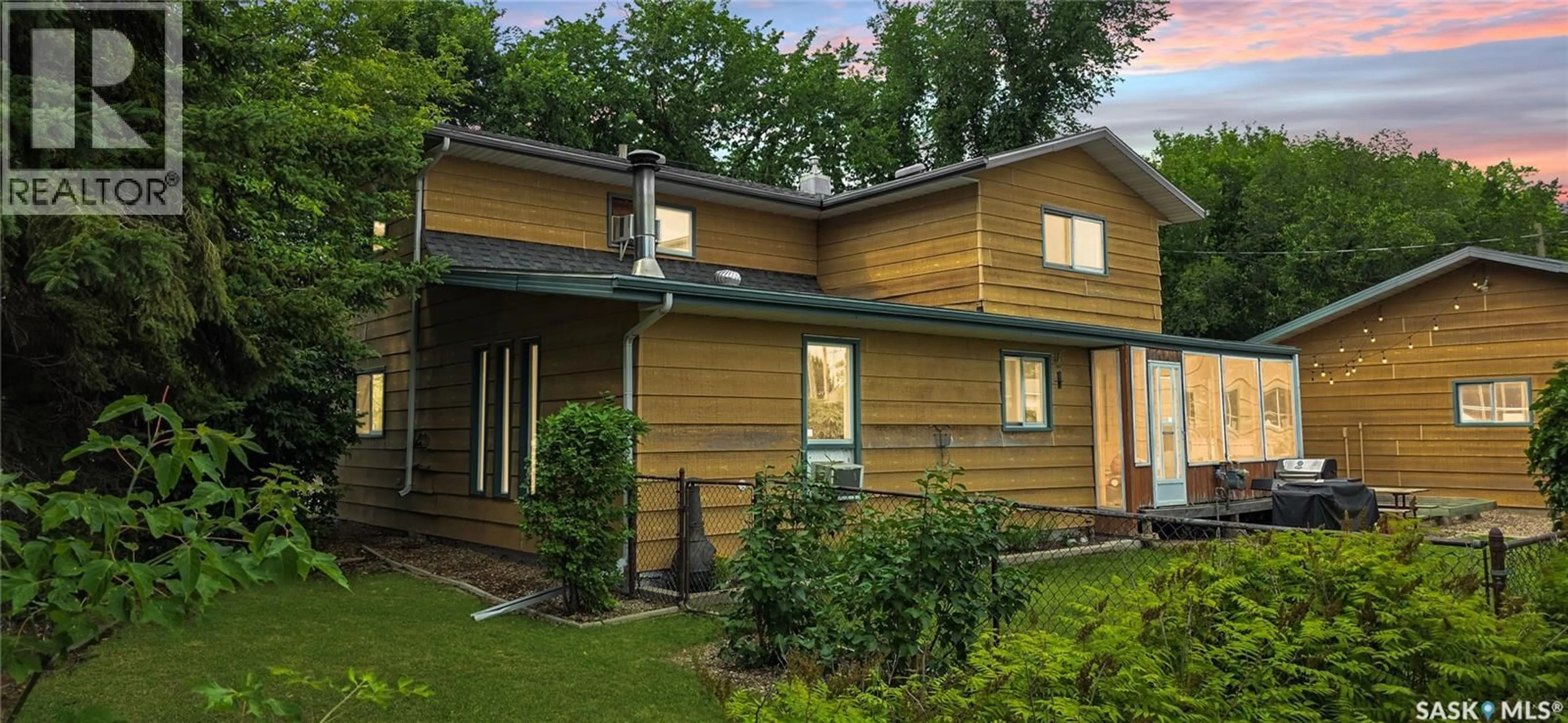 Home with vinyl exterior material, street for 55 MAPLE AVENUE, Yorkton Saskatchewan S3N1V8