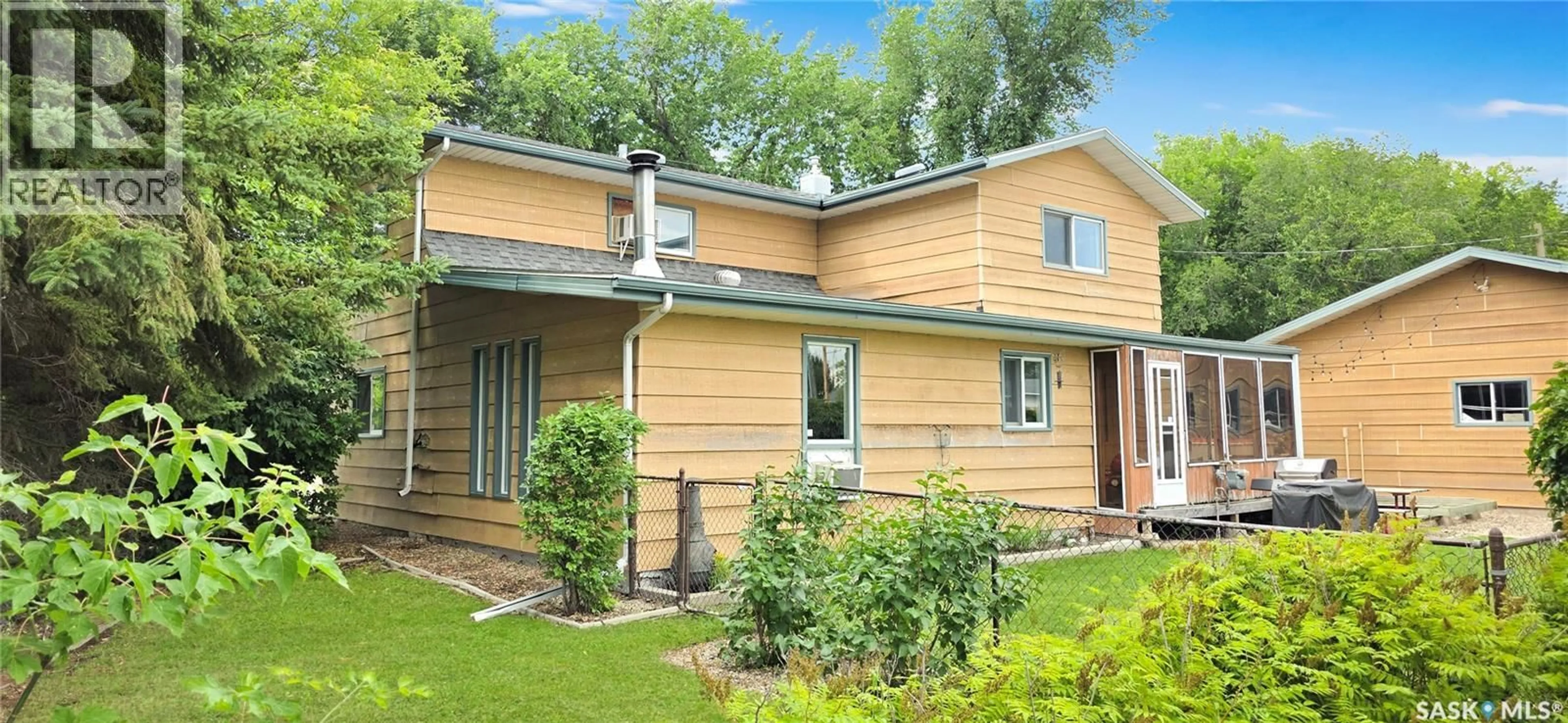 Home with vinyl exterior material, street for 55 MAPLE AVENUE, Yorkton Saskatchewan S3N1V8