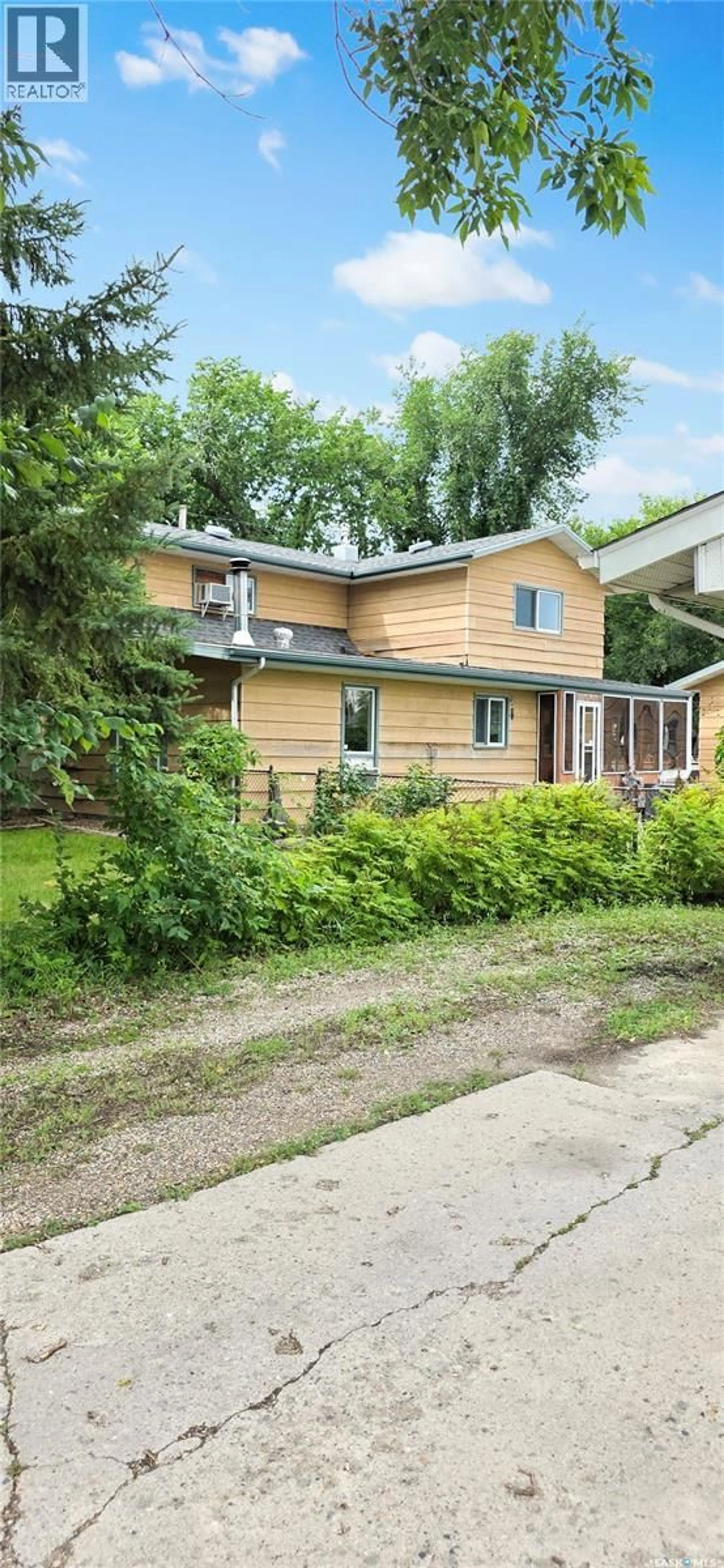 Home with vinyl exterior material, street for 55 MAPLE AVENUE, Yorkton Saskatchewan S3N1V8