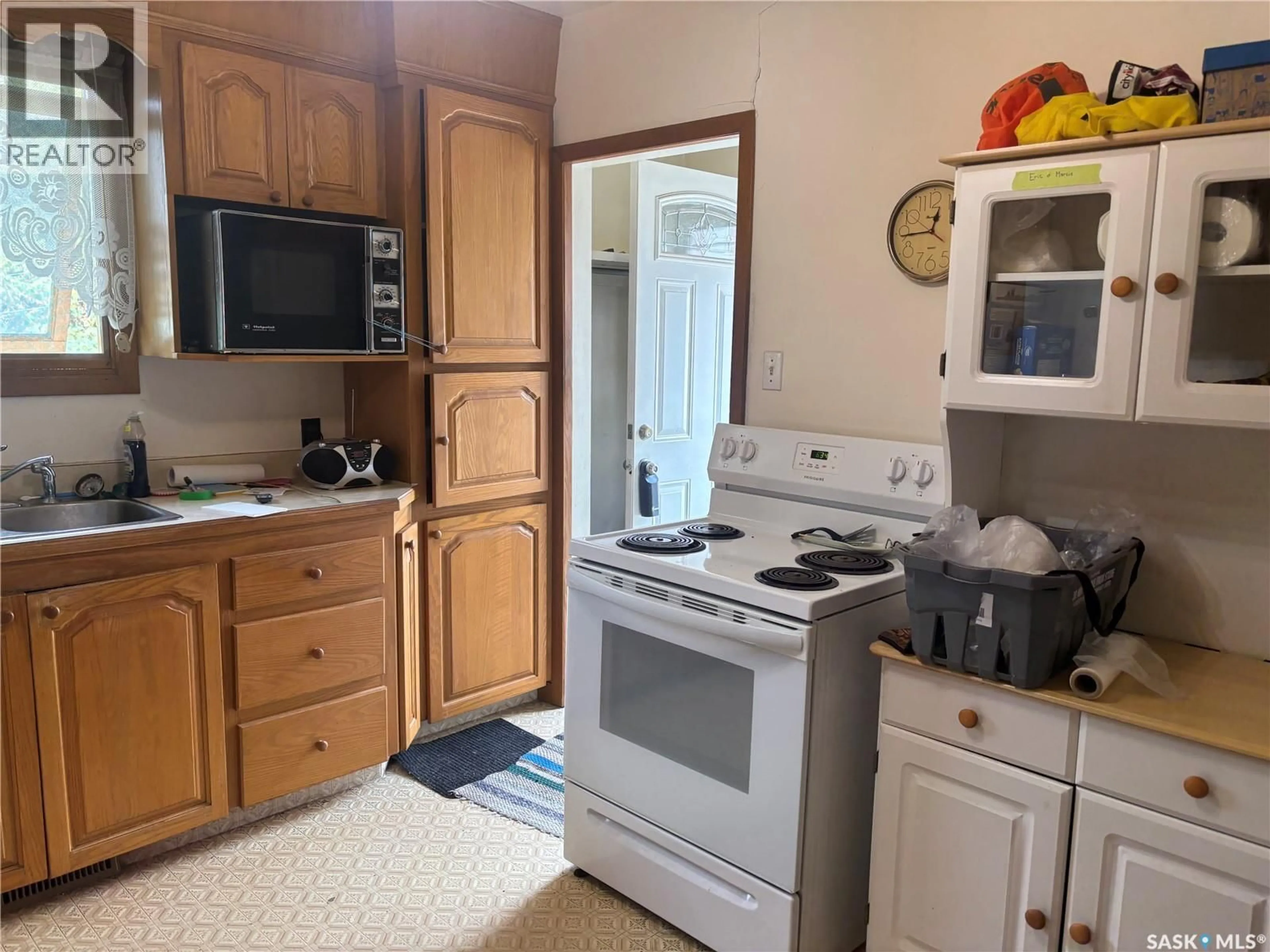 Standard kitchen, unknown for E - 610 MULLIN AVENUE, Regina Saskatchewan S4N1C9