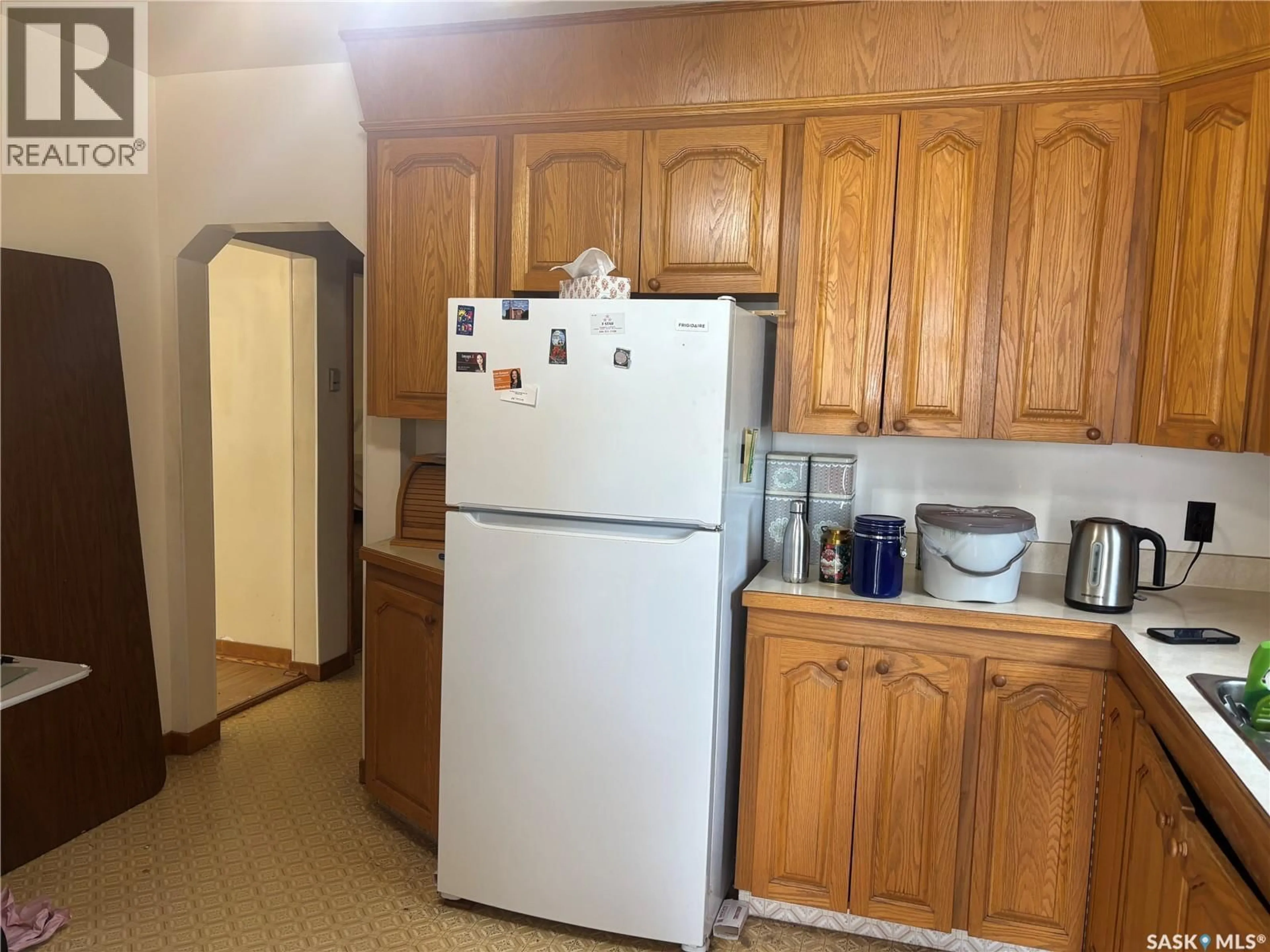 Standard kitchen, unknown for E - 610 MULLIN AVENUE, Regina Saskatchewan S4N1C9