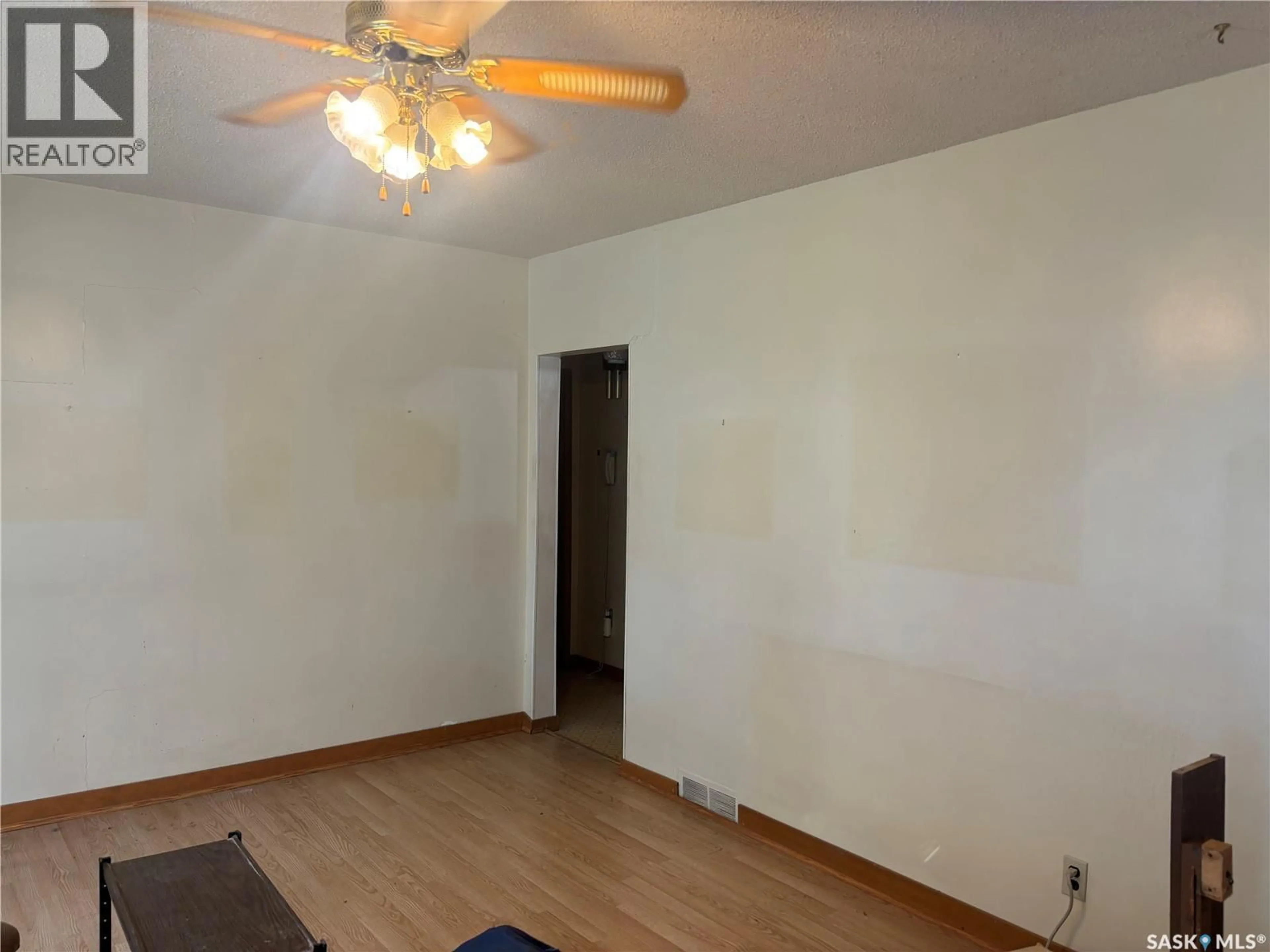A pic of a room for E - 610 MULLIN AVENUE, Regina Saskatchewan S4N1C9
