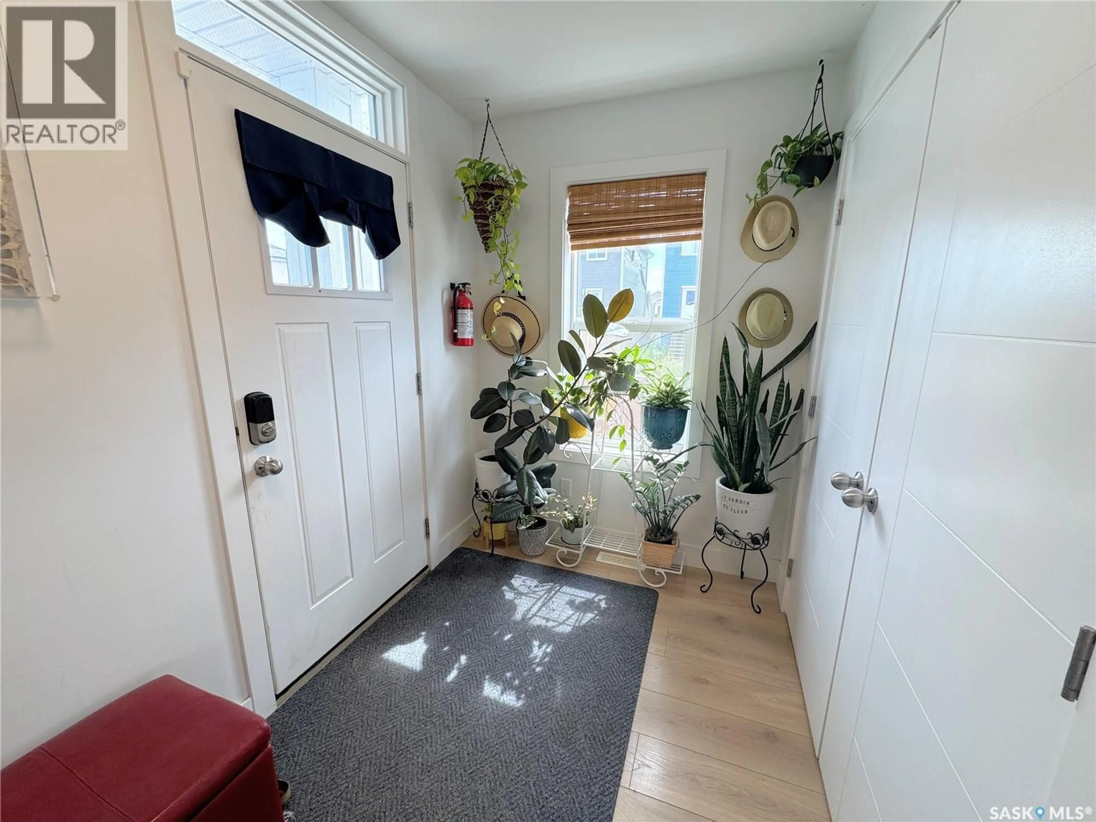Indoor entryway for 103 STROMBERG CRESCENT, Saskatoon Saskatchewan S7L7C4