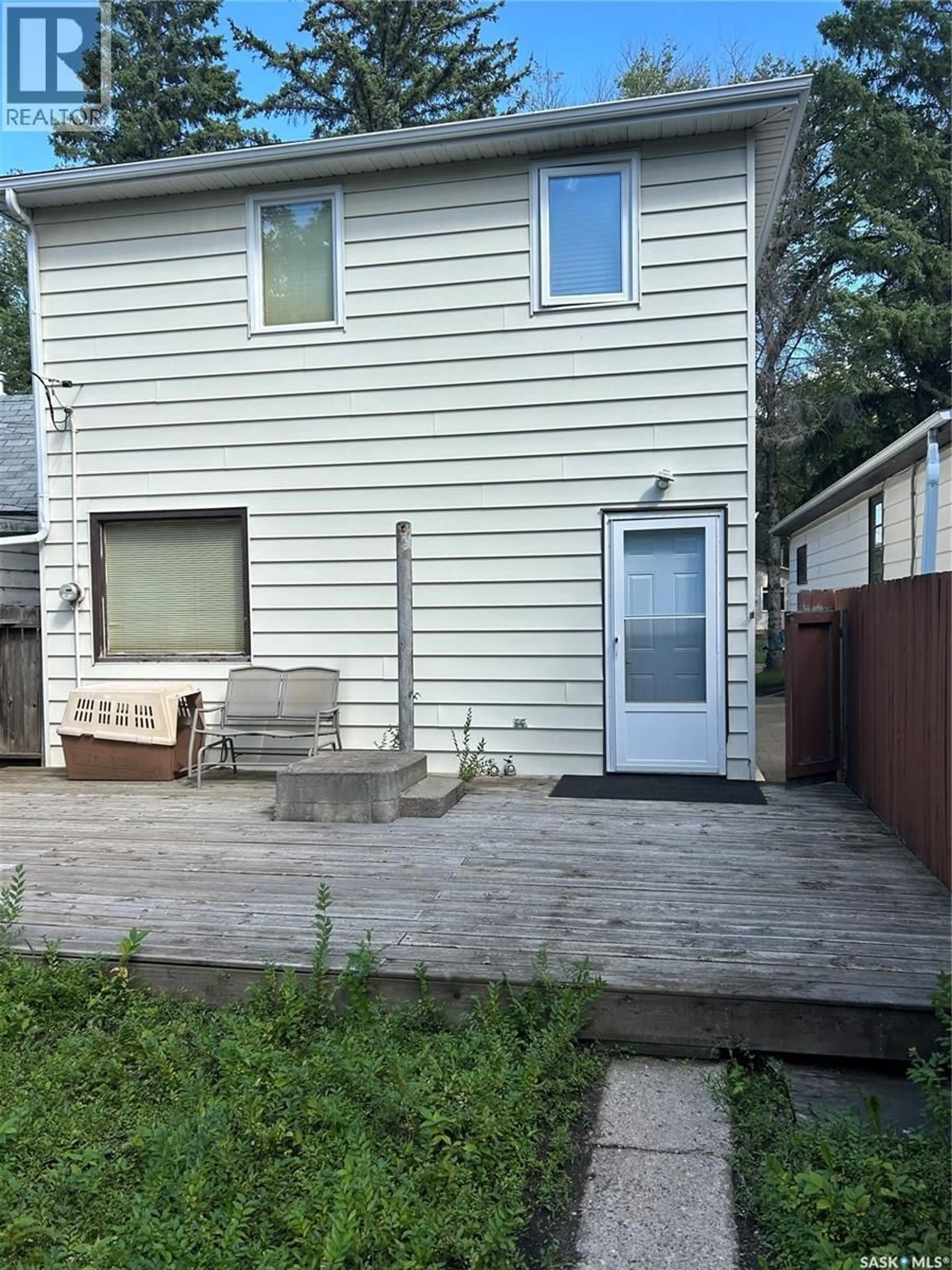 Patio, street for 819 I AVENUE, Saskatoon Saskatchewan S7M1Z2