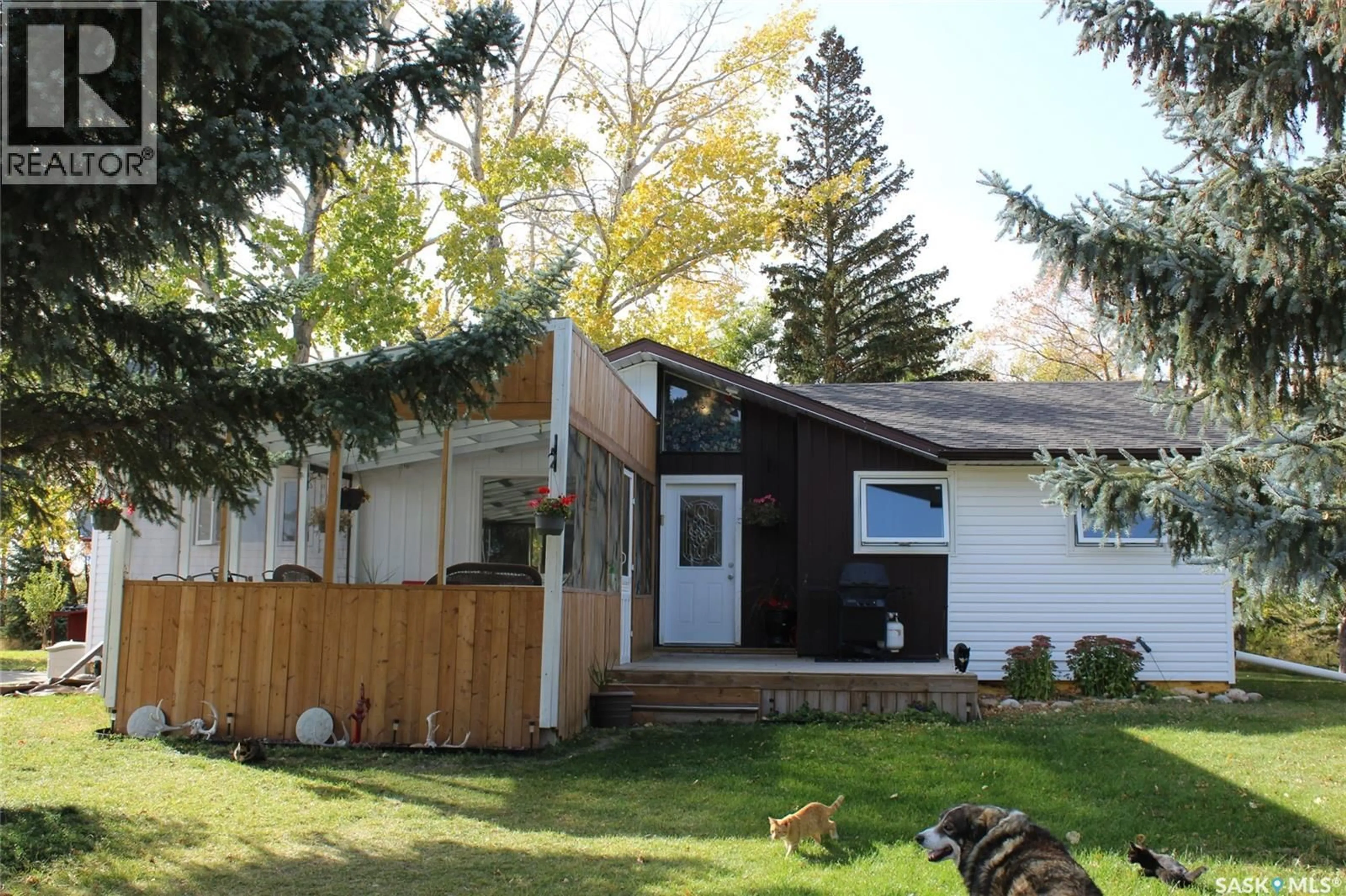 Home with vinyl exterior material, unknown for 34 NE 34-05 W3, White Valley Rm No. 49 Saskatchewan S0N0T0