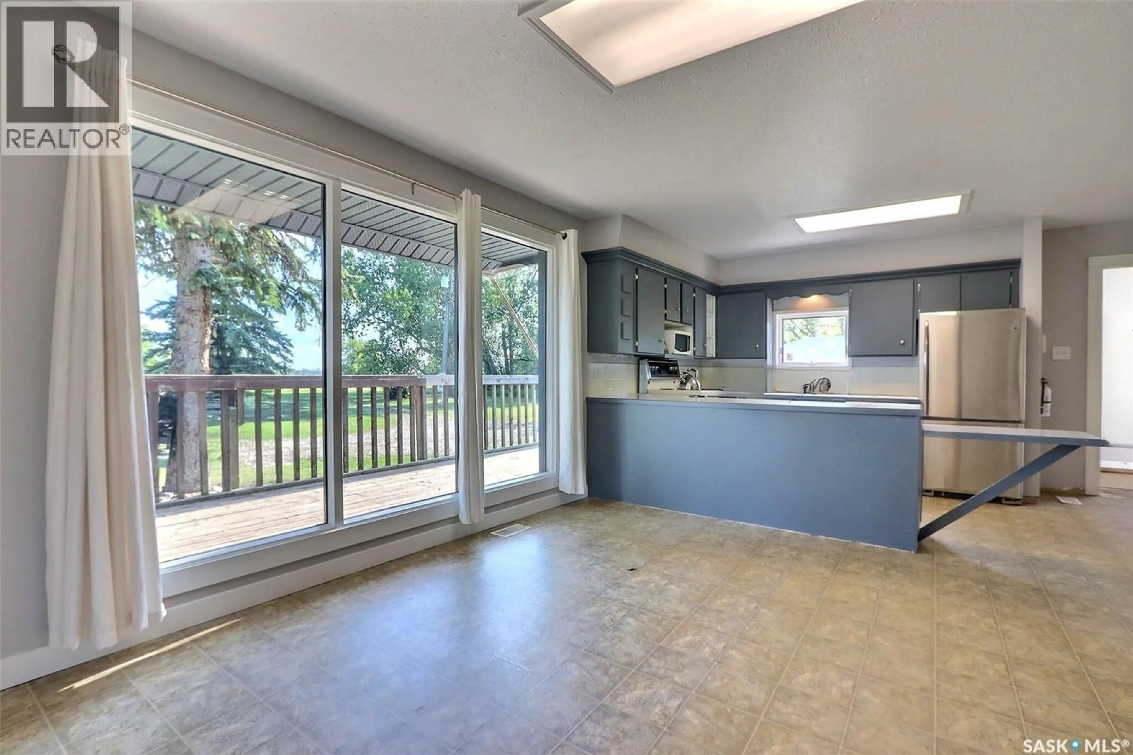 Open concept kitchen, unknown for NORTH ACREAGE, Buckland Rm No. 491 Saskatchewan S0J1J0