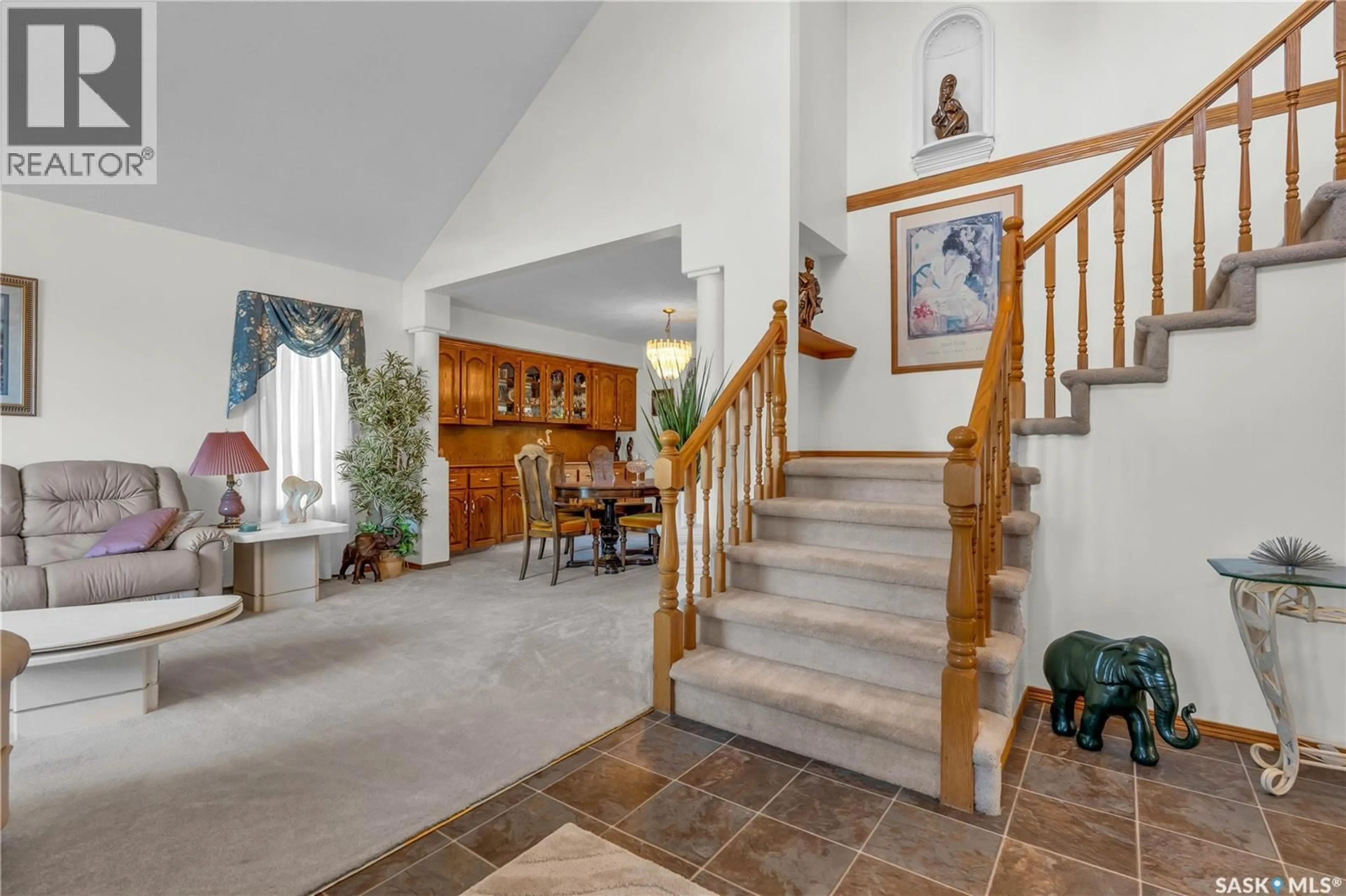 Indoor foyer for 5524 BUSCH PLACE, Regina Saskatchewan S4X4G9
