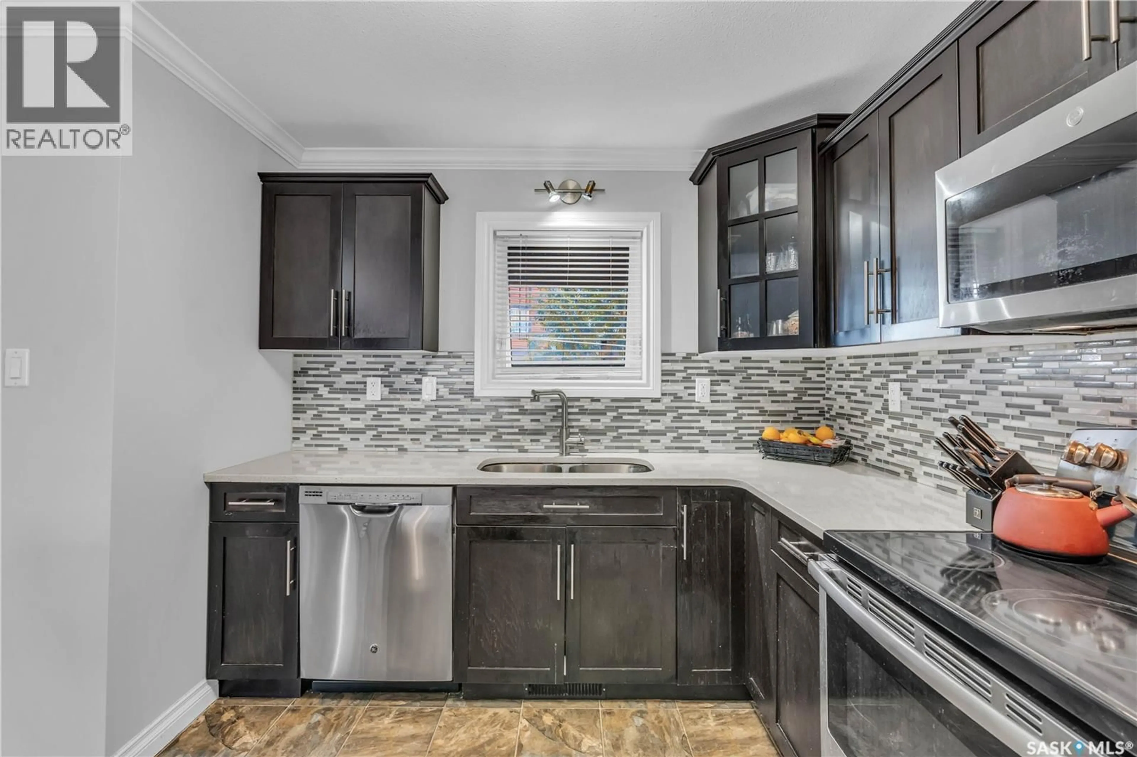 Contemporary kitchen, ceramic/tile floor for 102 - 310 MANEK ROAD, Saskatoon Saskatchewan S7W0V2
