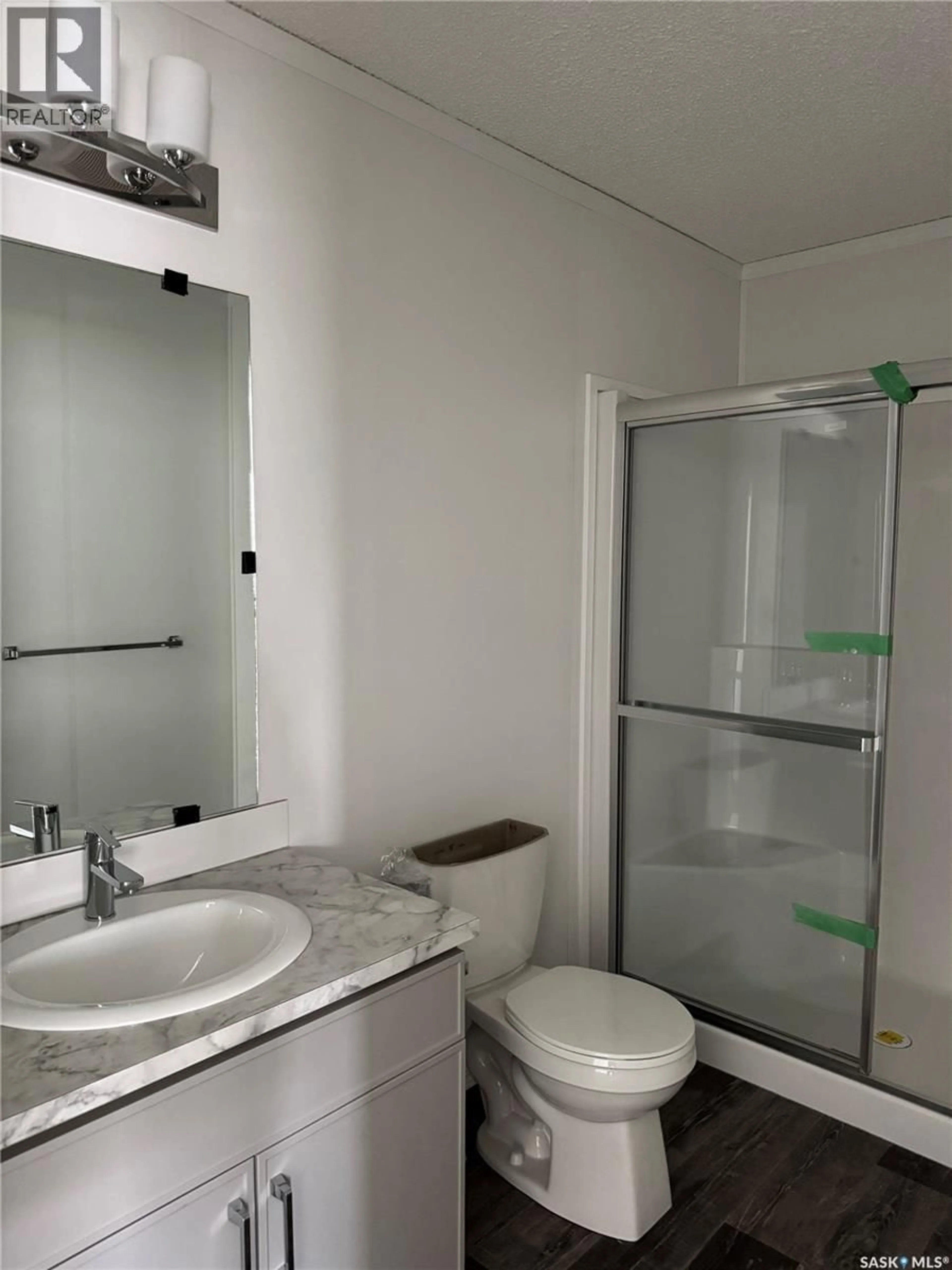 Standard bathroom, floor is not visible for 1524 - 605 RAYNER AVENUE, Saskatoon Saskatchewan S7N2P8