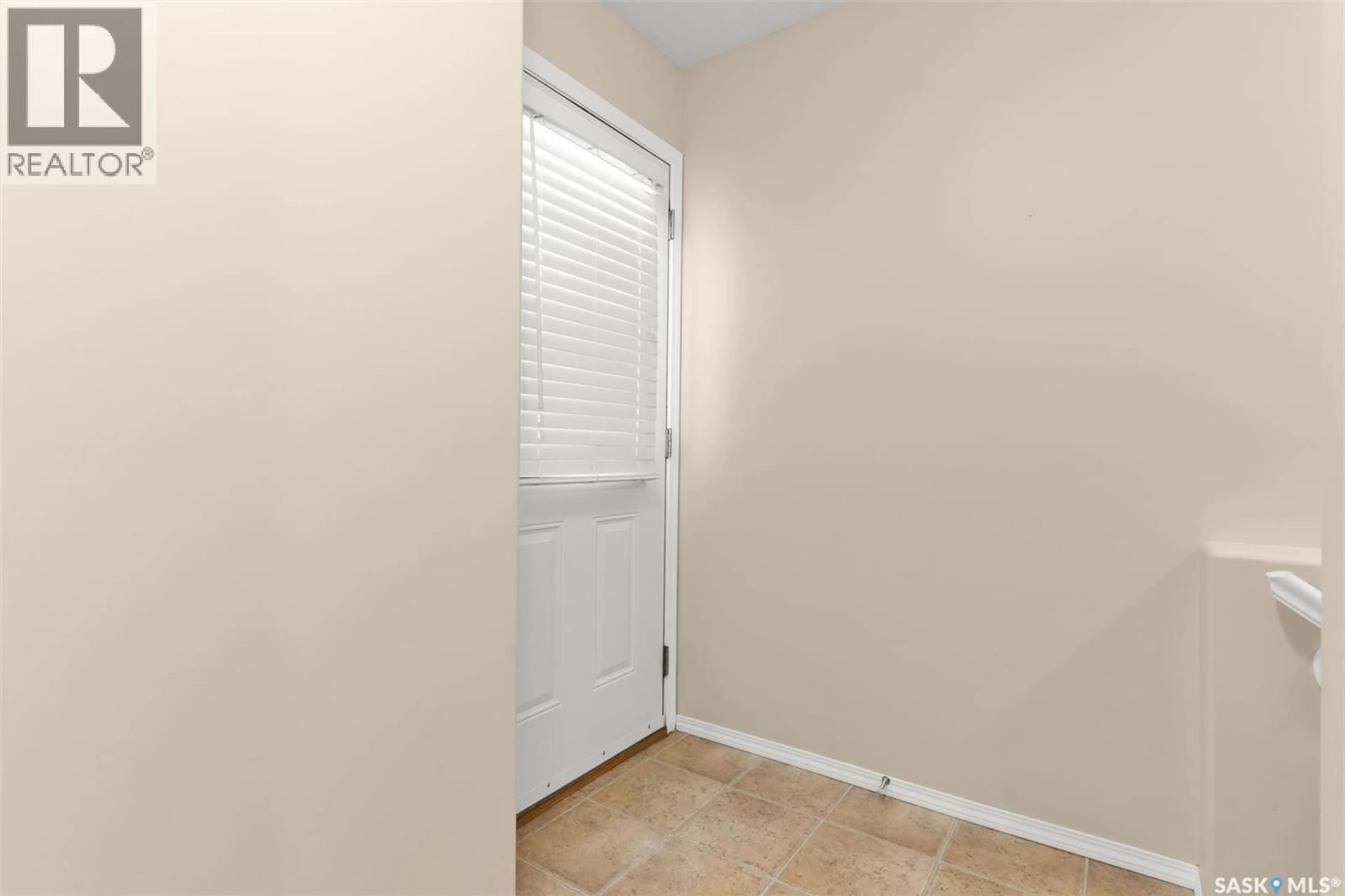 Indoor entryway for 23 2751 WINDSOR PARK ROAD, Regina Saskatchewan S4V1H1