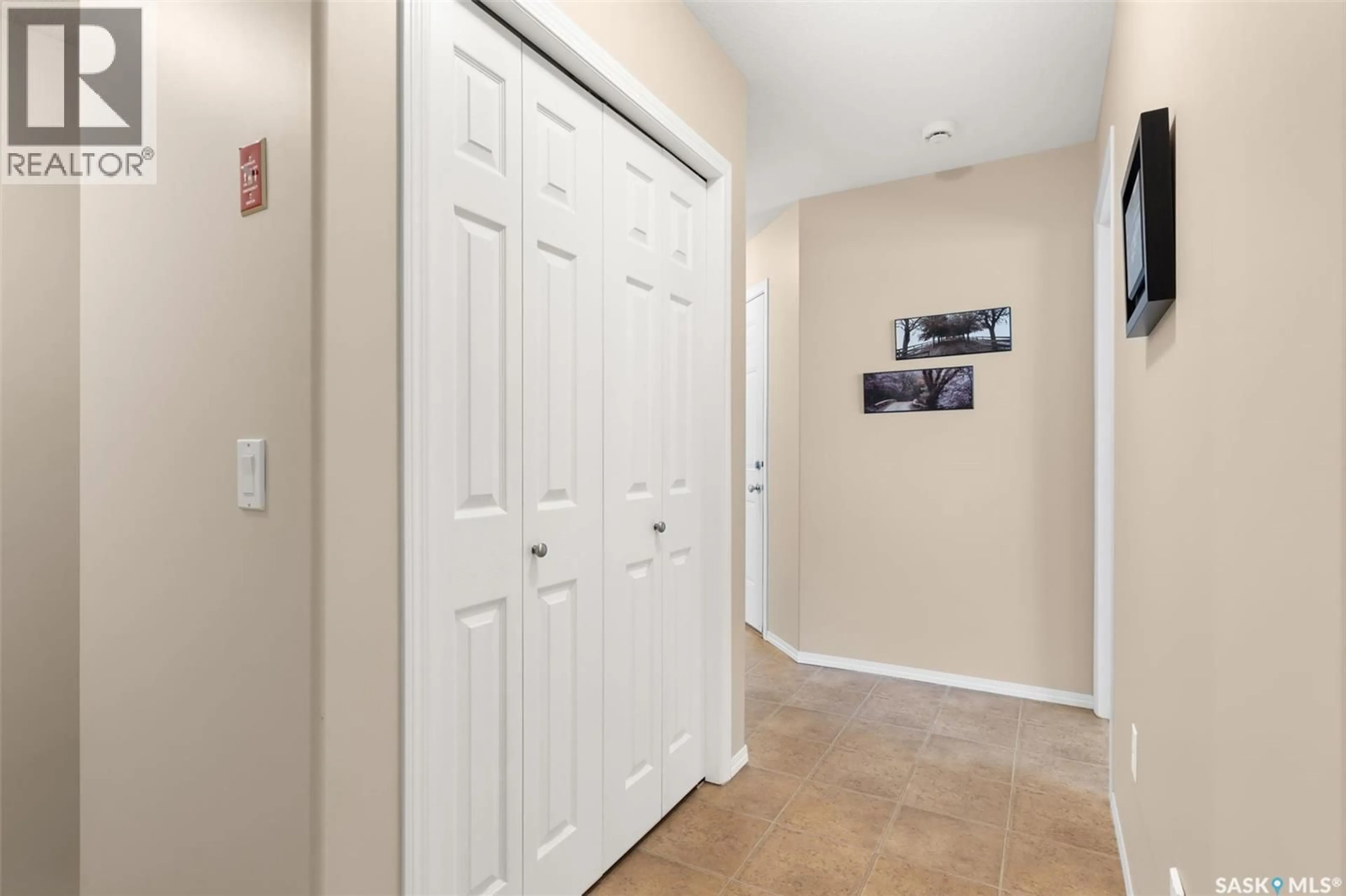 Indoor entryway for 23 2751 WINDSOR PARK ROAD, Regina Saskatchewan S4V1H1