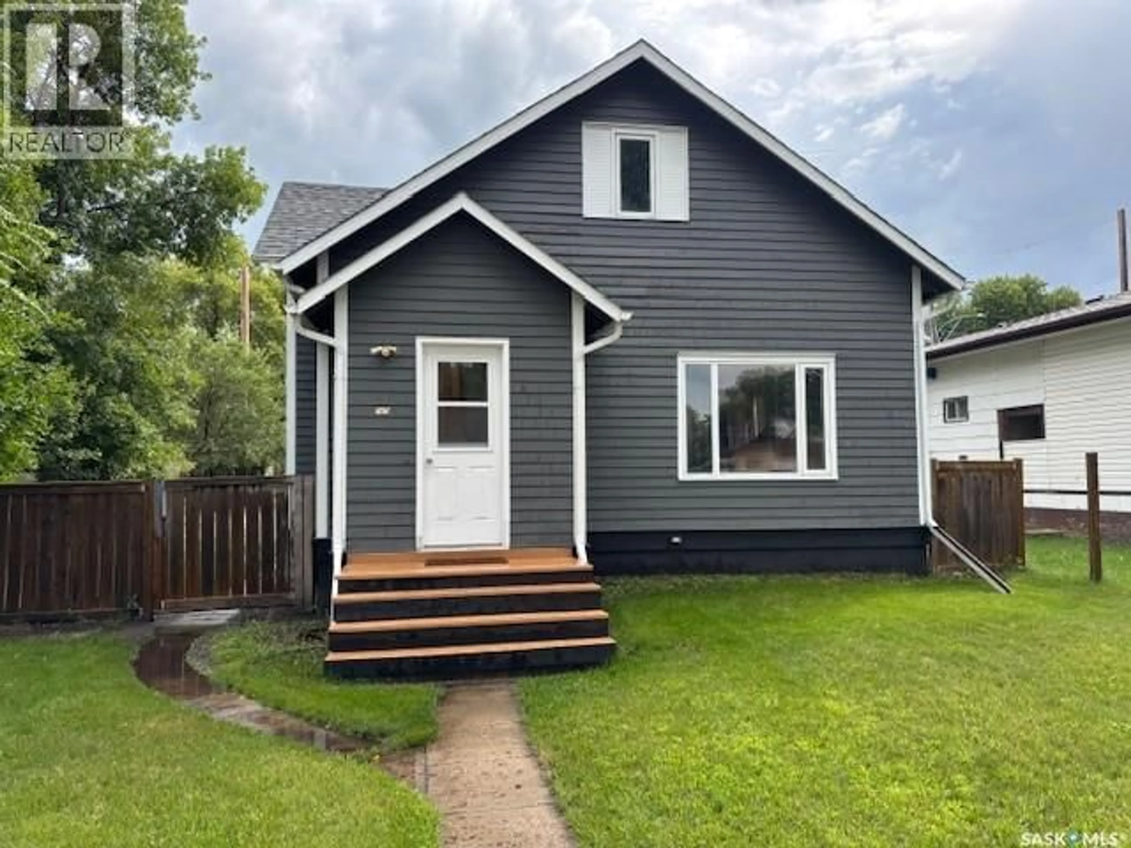 Home with vinyl exterior material, street for 305 2ND AVENUE, Canora Saskatchewan S0A0L0