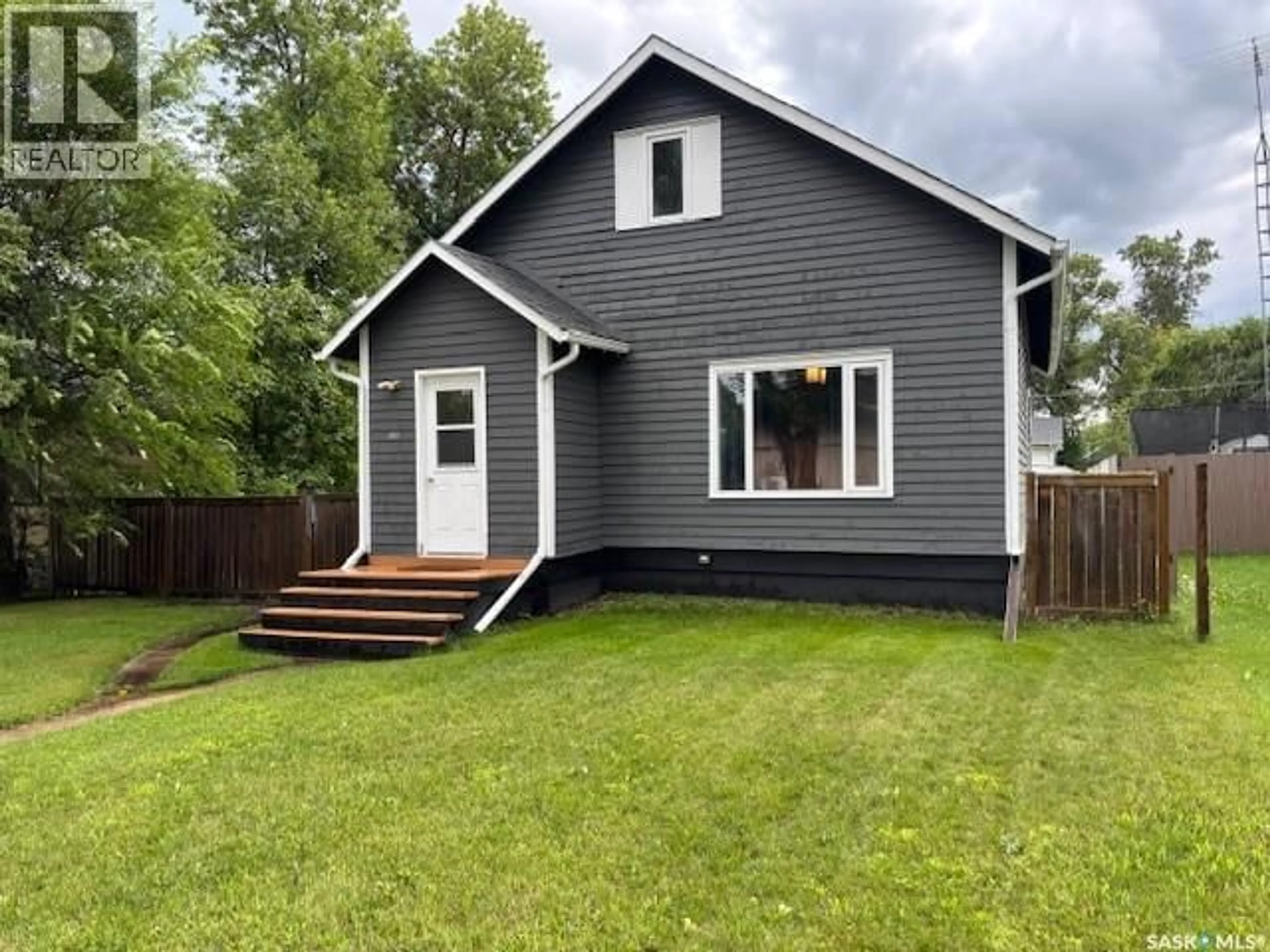 Home with vinyl exterior material, street for 305 2ND AVENUE, Canora Saskatchewan S0A0L0