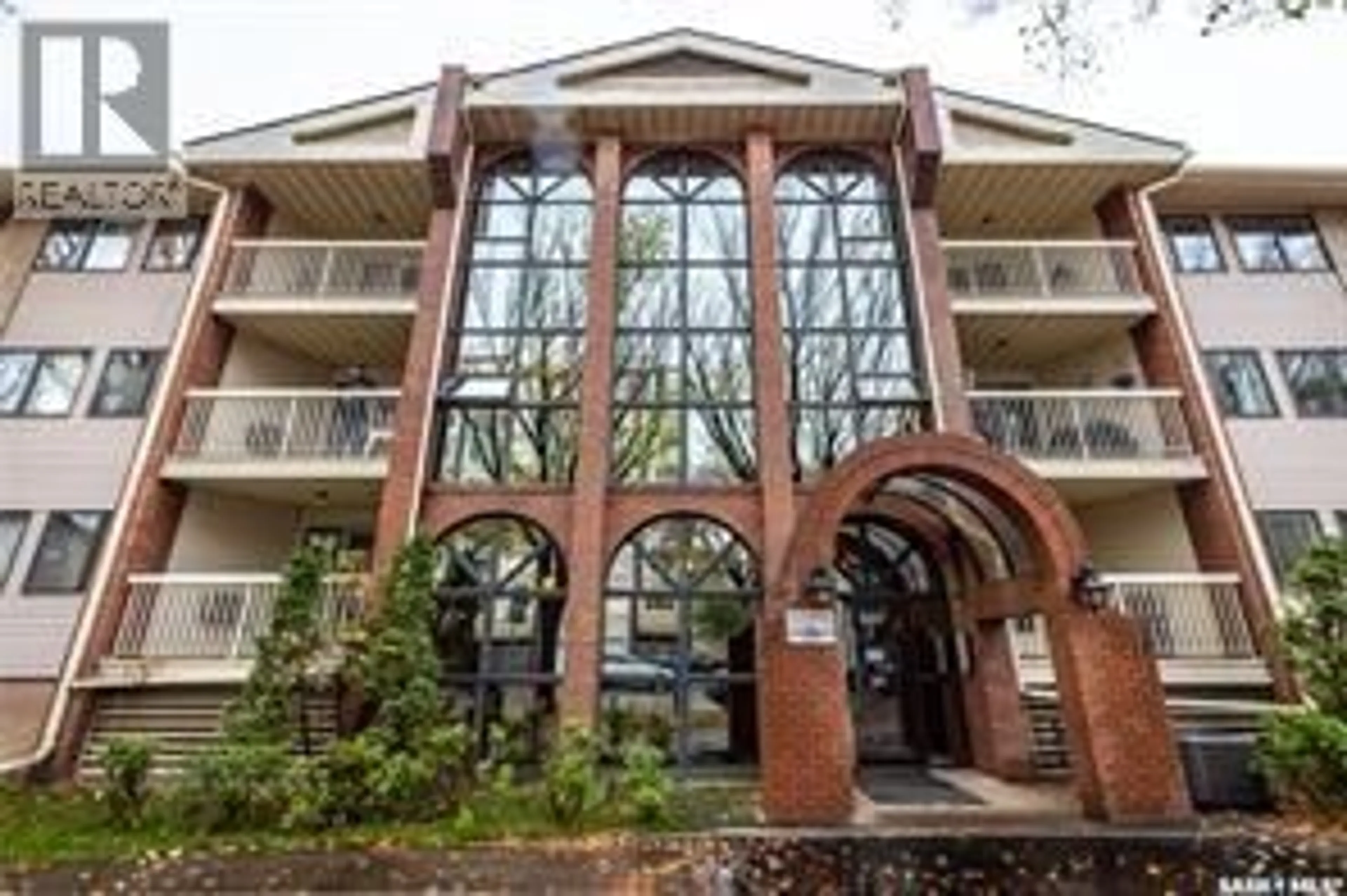 Indoor foyer for 205 - 520 3RD AVENUE, Saskatoon Saskatchewan S7K2J7
