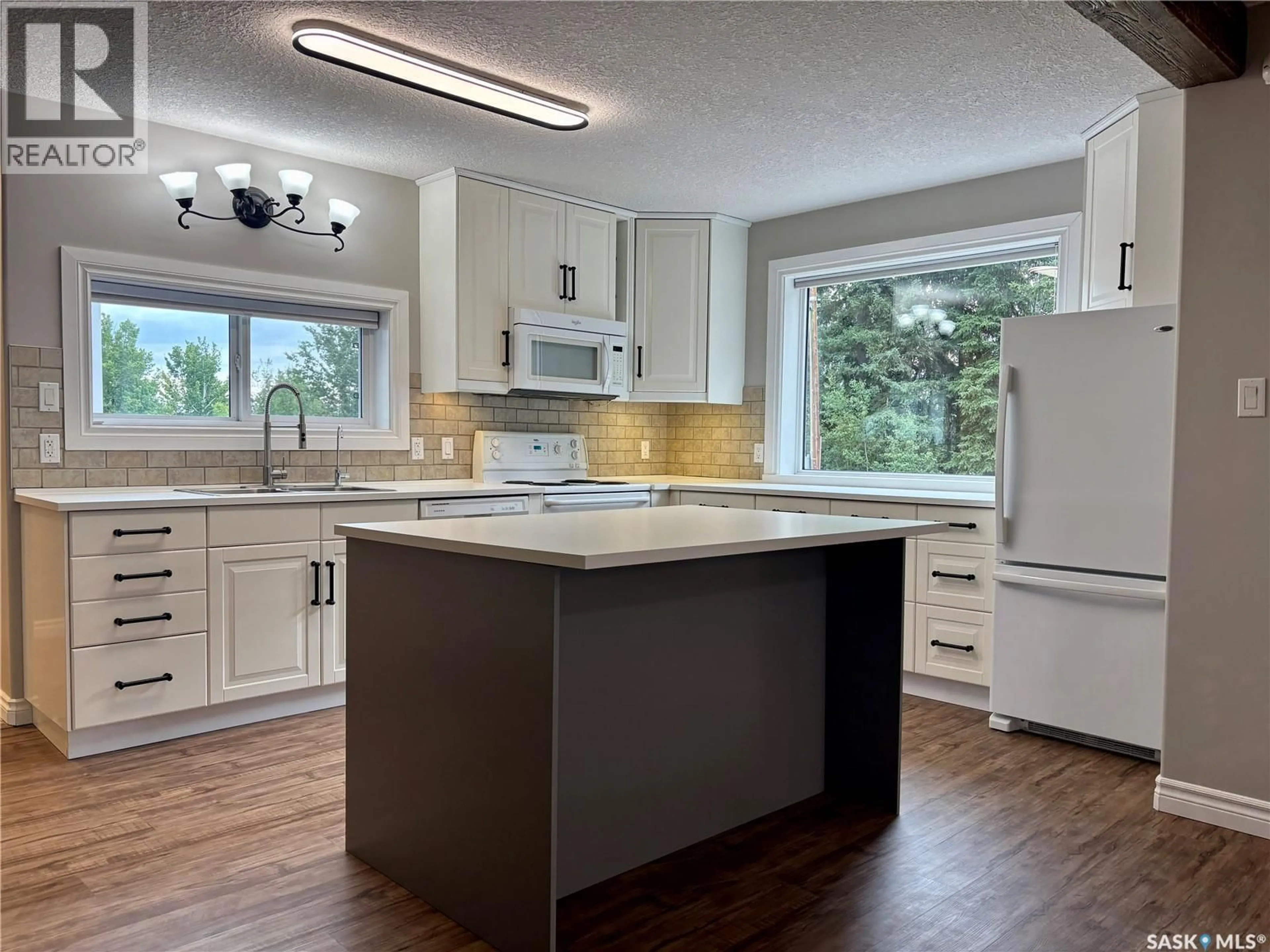 Open concept kitchen, unknown for SIKLENKA HOMESTEAD, Parkdale Rm No. 498 Saskatchewan S0M0Y0