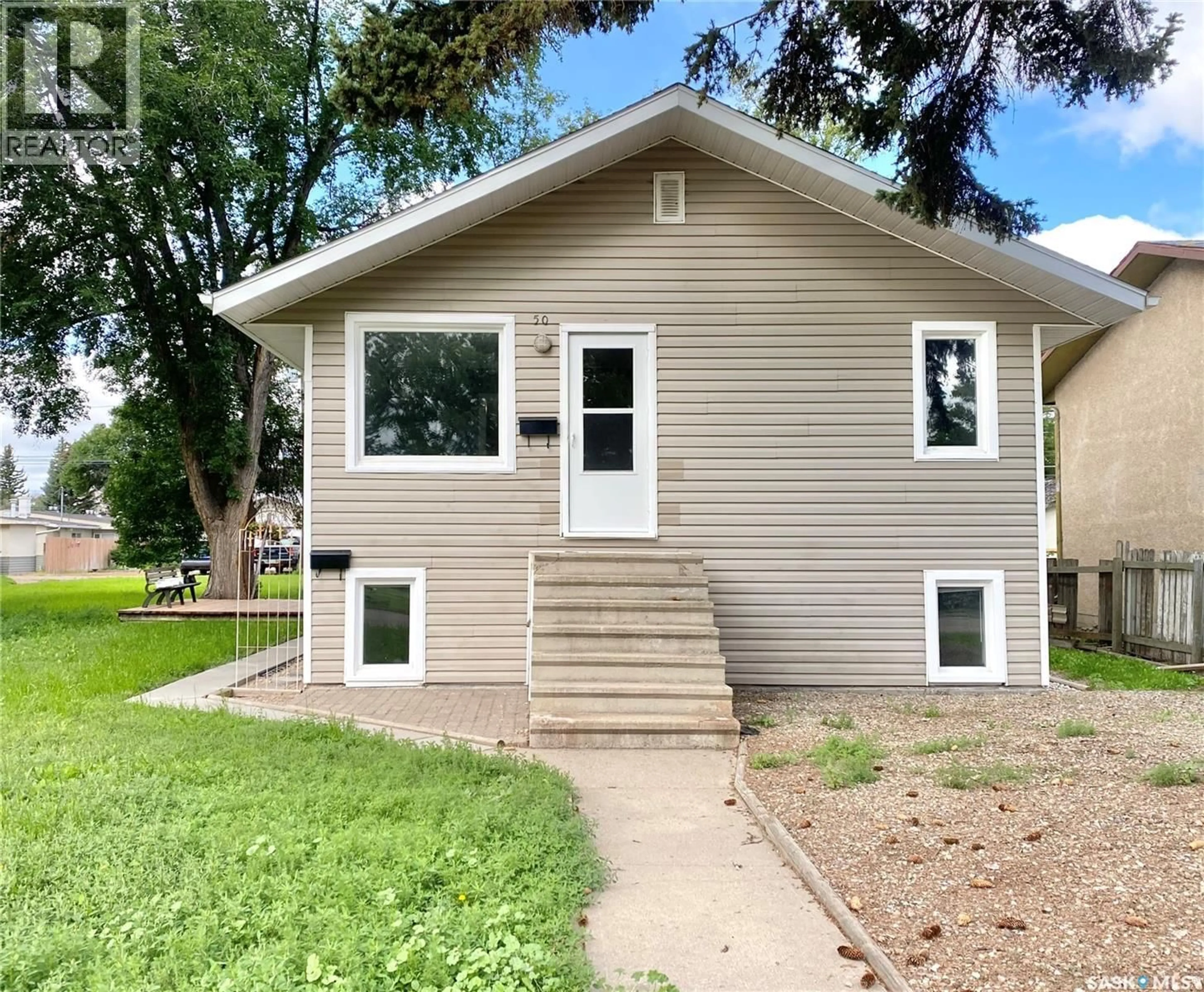 Home with vinyl exterior material, street for 50 6TH AVENUE, Swift Current Saskatchewan S9H3N6