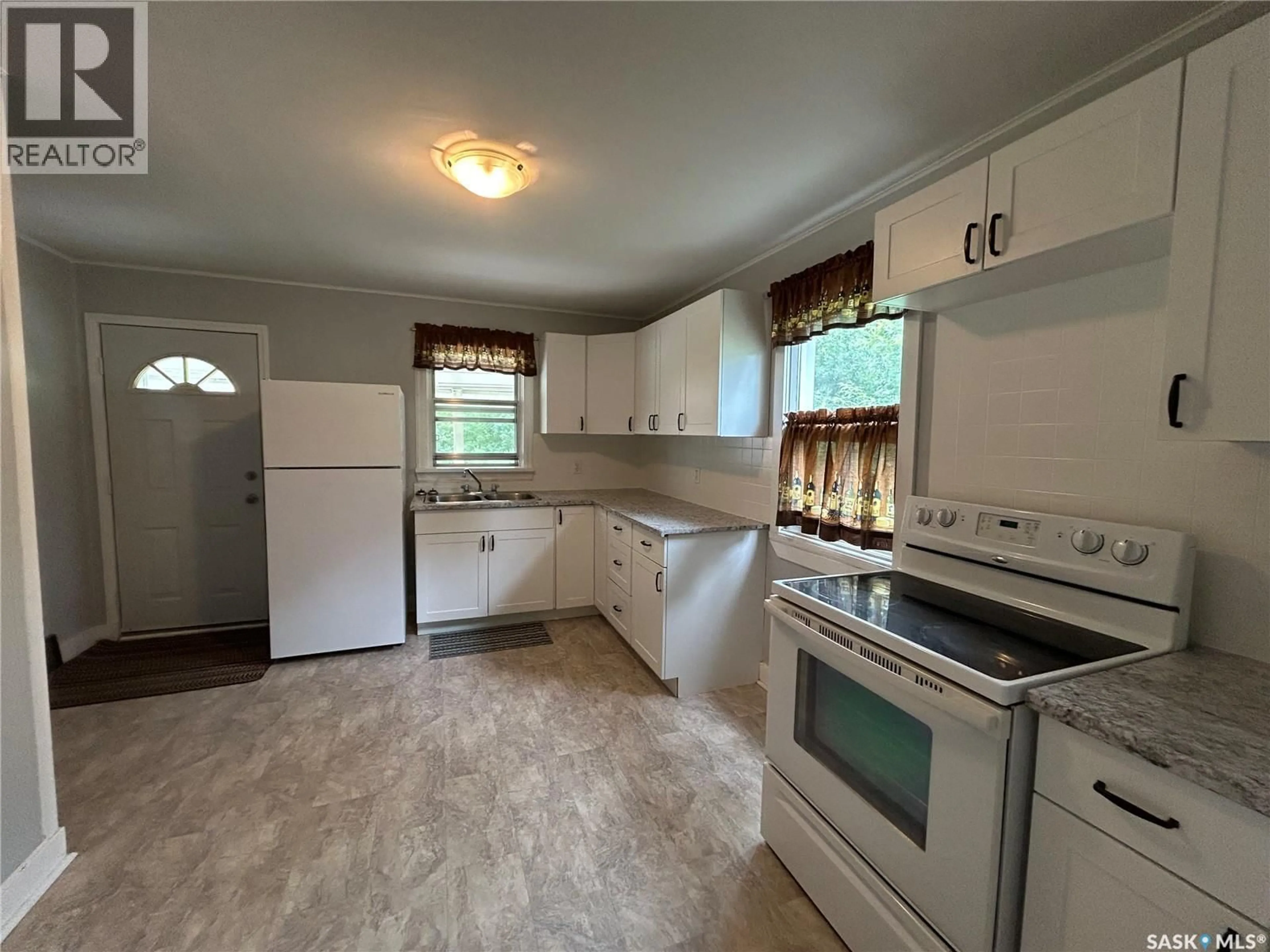 Standard kitchen, ceramic/tile floor for 740 7TH STREET, Humboldt Saskatchewan S0K2A0