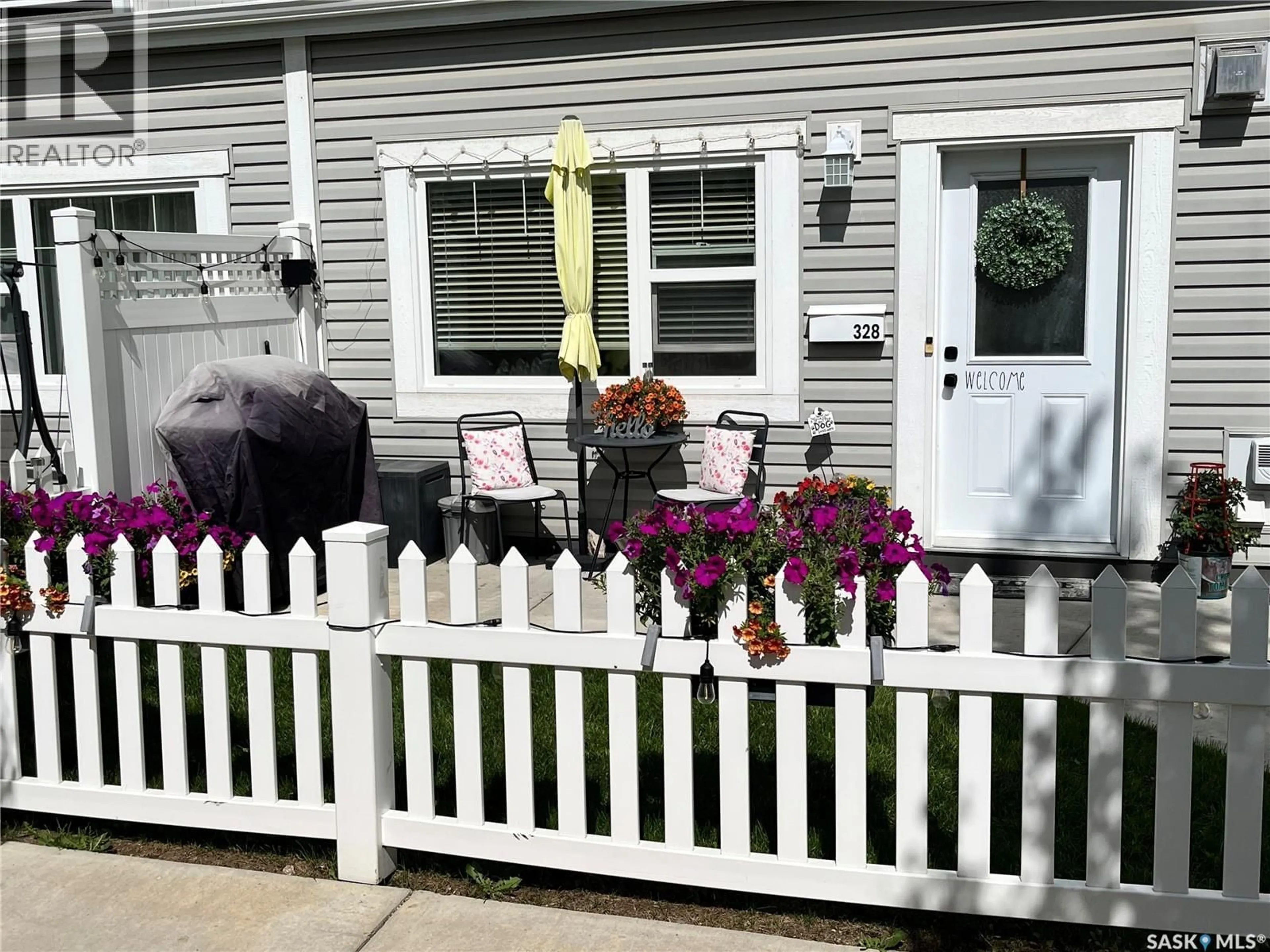 Patio, street for 522 - 328 CORNISH ROAD, Saskatoon Saskatchewan S7T0Z4