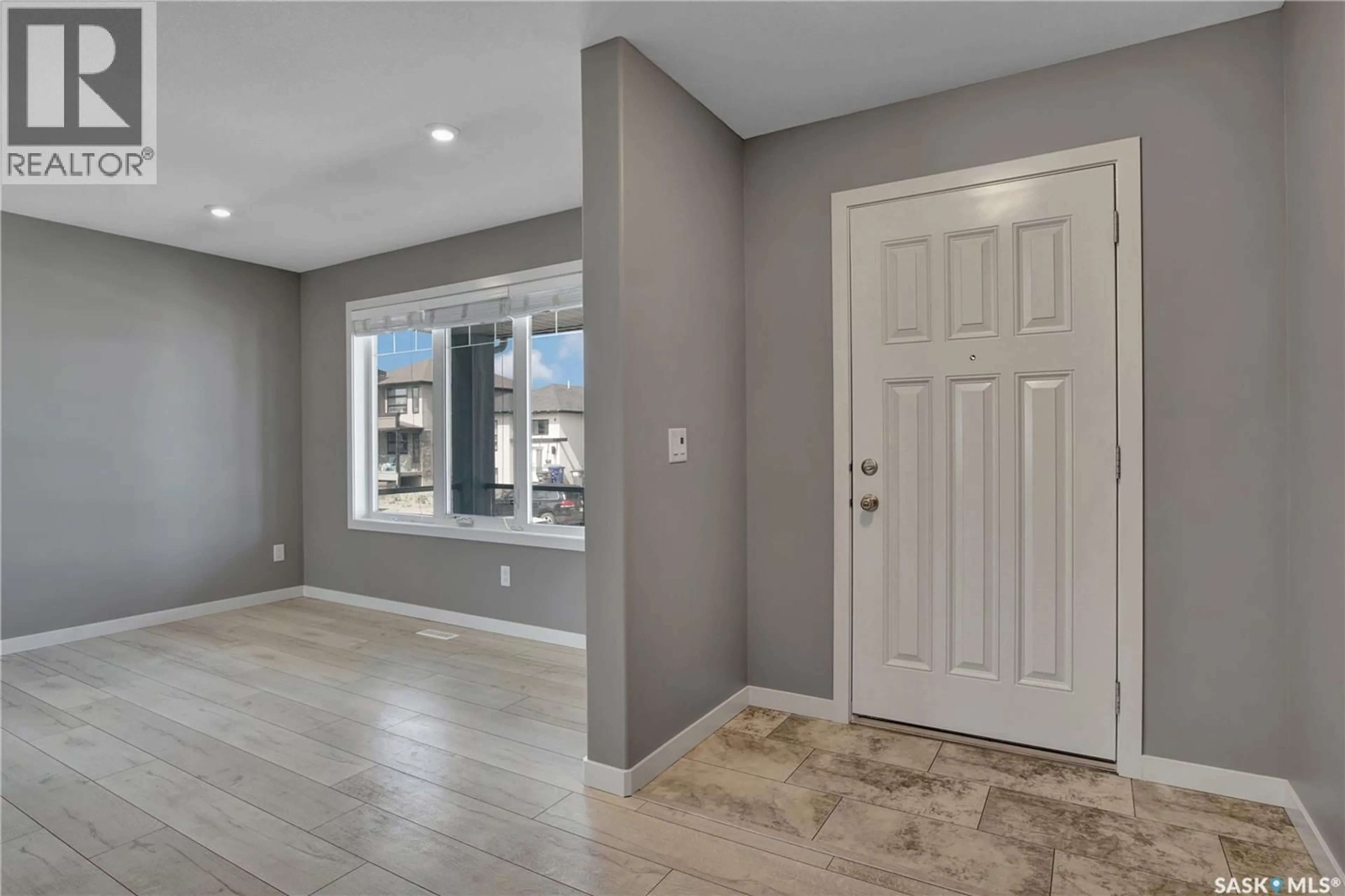 Indoor entryway for 483 KLOPPENBURG STREET, Saskatoon Saskatchewan S7W0N8
