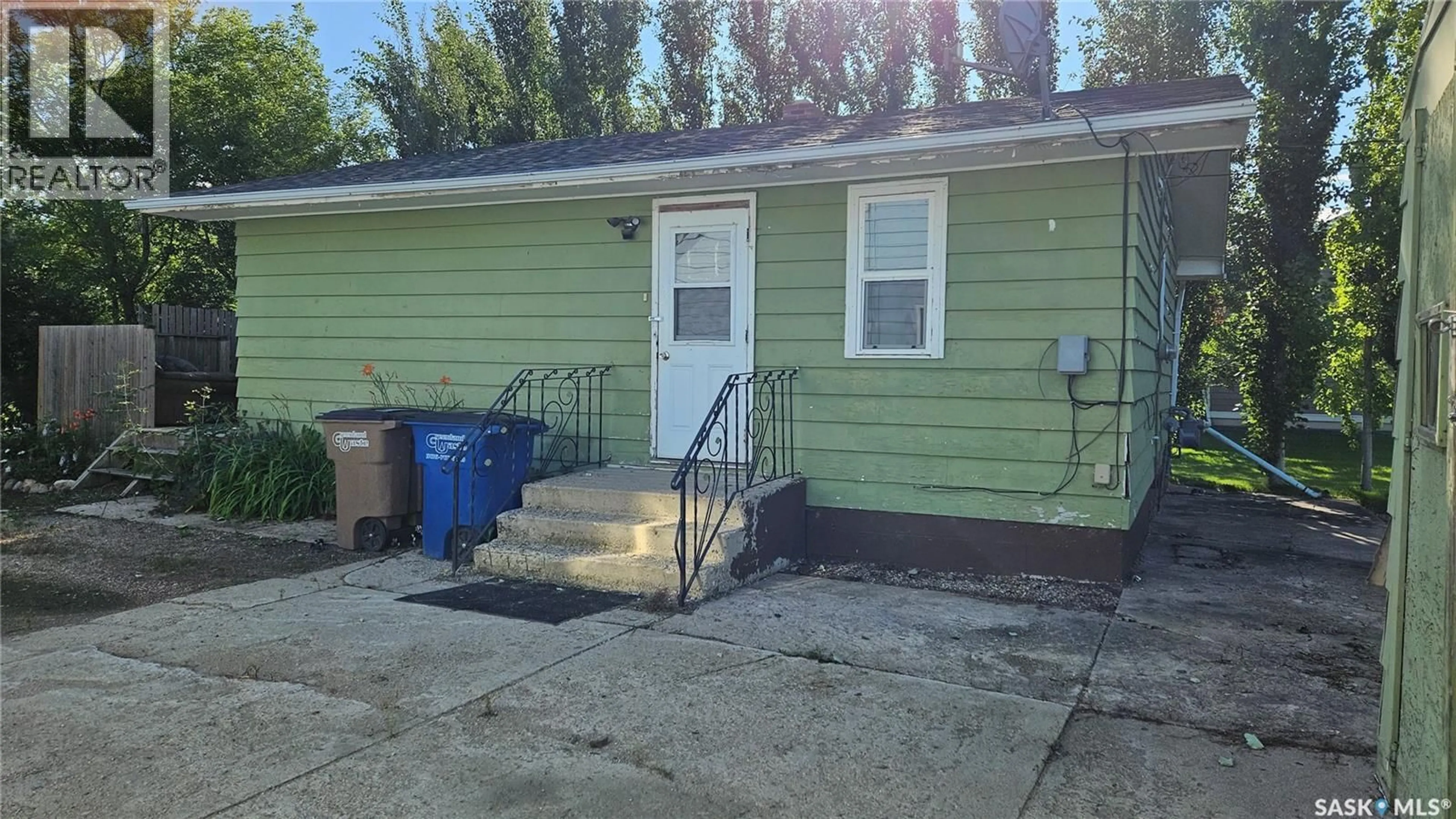 Patio, street for 707 KING STREET, Cudworth Saskatchewan S0K1B0
