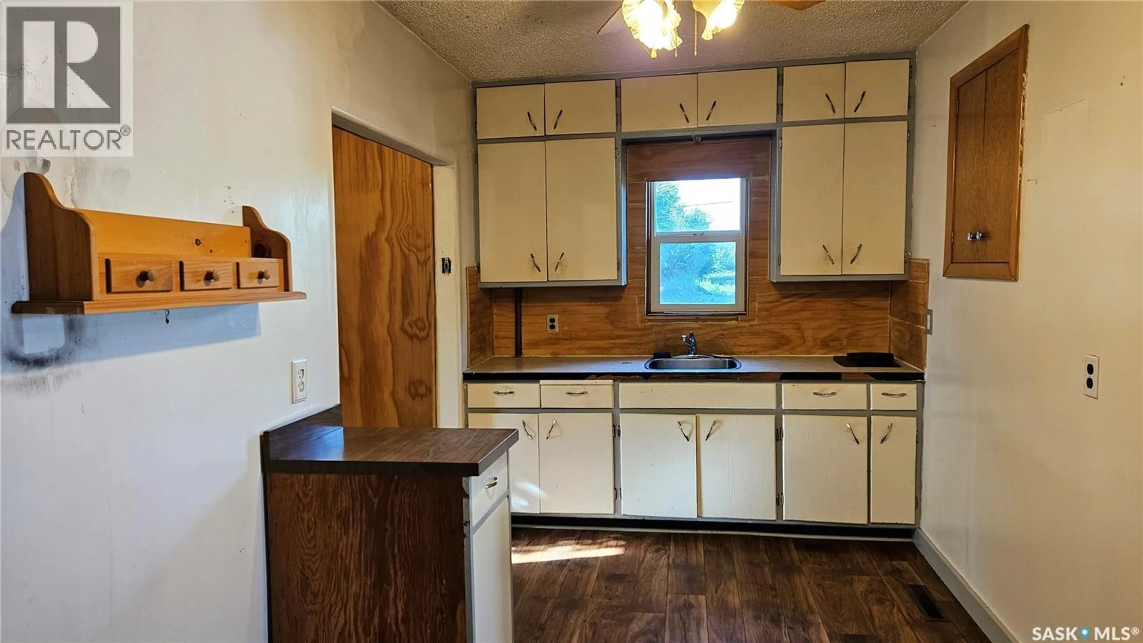 Standard kitchen, unknown for 707 KING STREET, Cudworth Saskatchewan S0K1B0