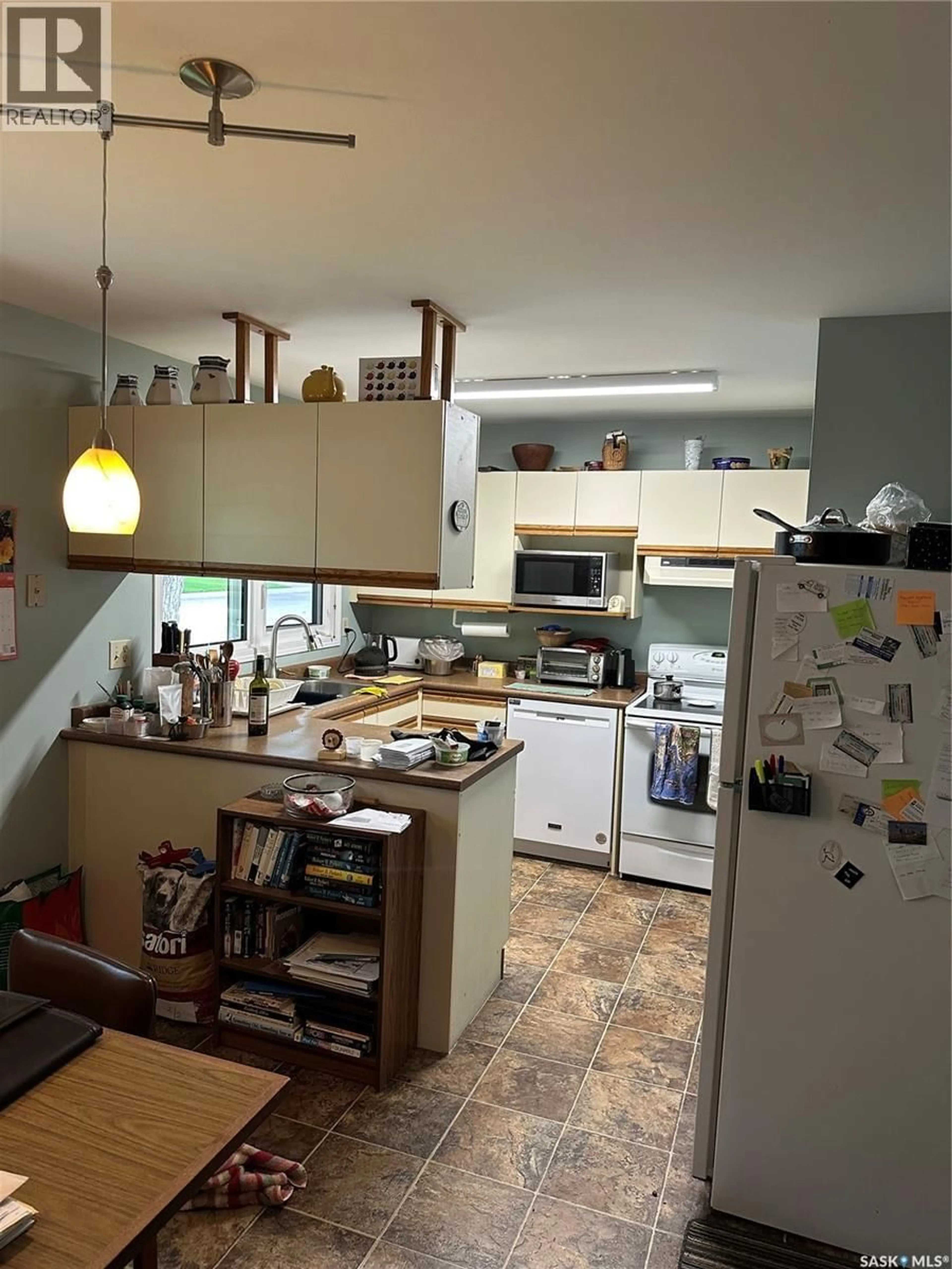 Open concept kitchen, unknown for 1806 EASTHILL, Saskatoon Saskatchewan S7J3C1