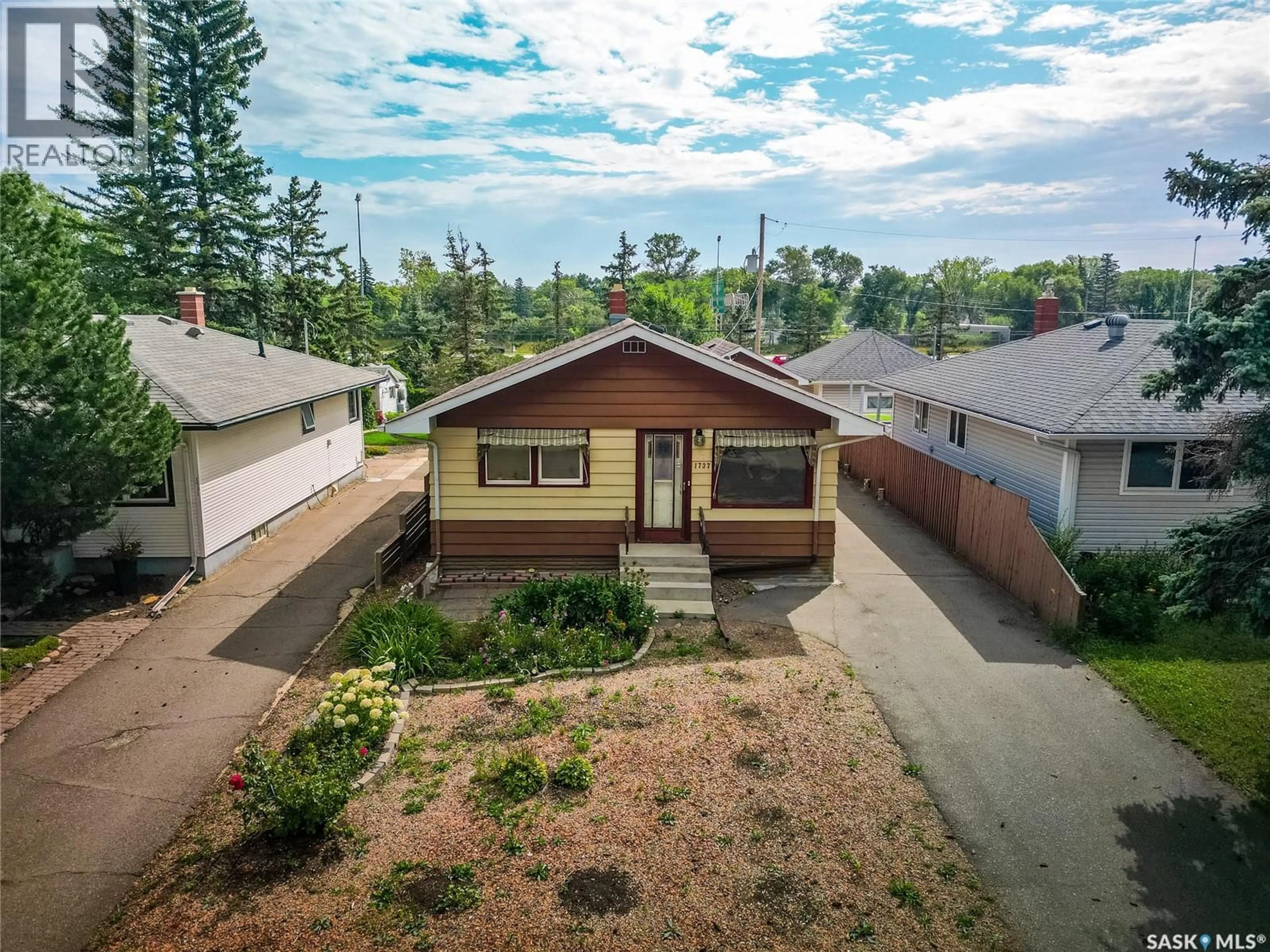 A pic from outside/outdoor area/front of a property/back of a property/a pic from drone, street for 1737 REGENT STREET, Regina Saskatchewan S4N1S4