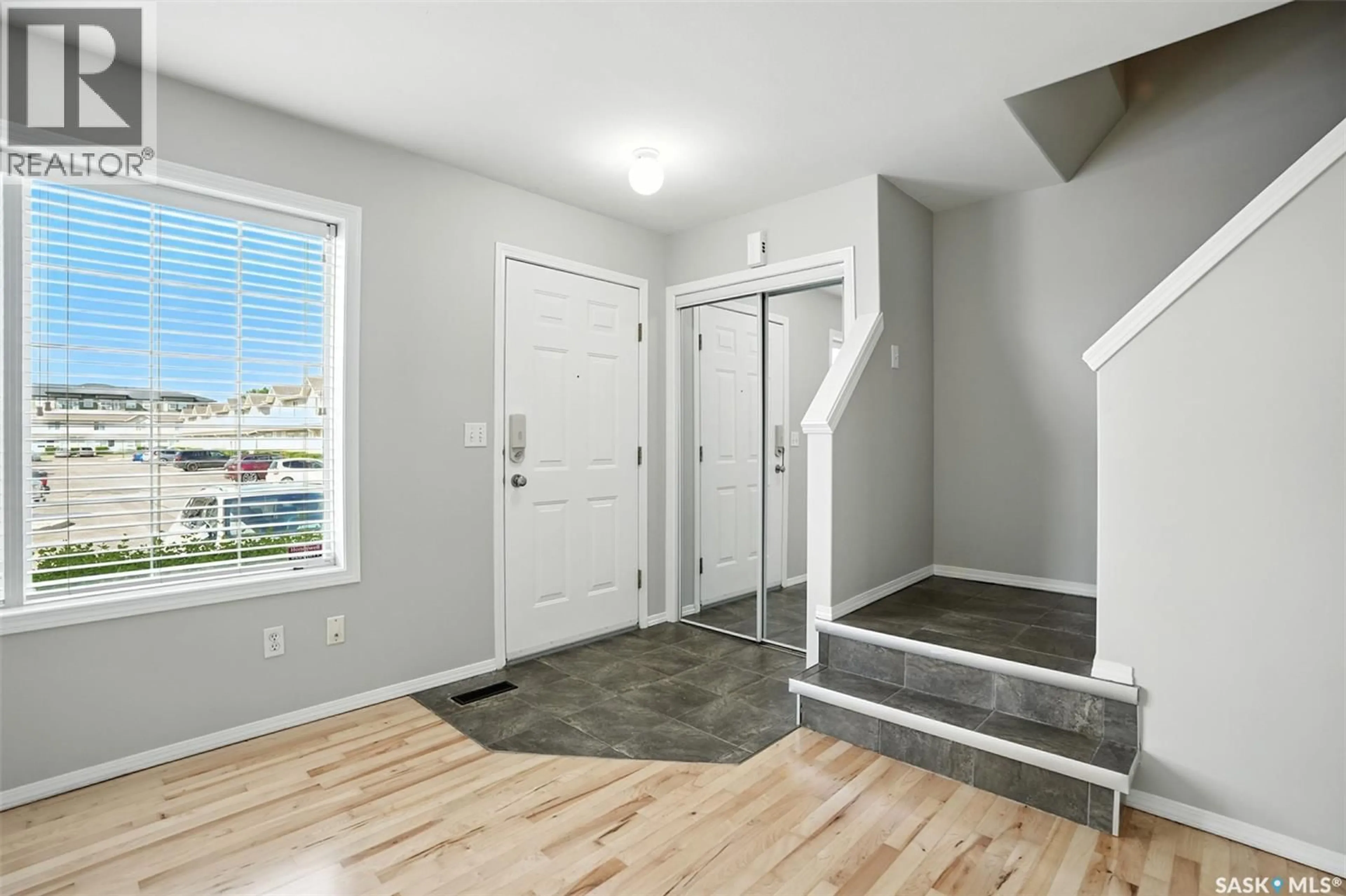 Indoor entryway for 815 - 117 KRISTJANSON ROAD, Saskatoon Saskatchewan S7S1M6