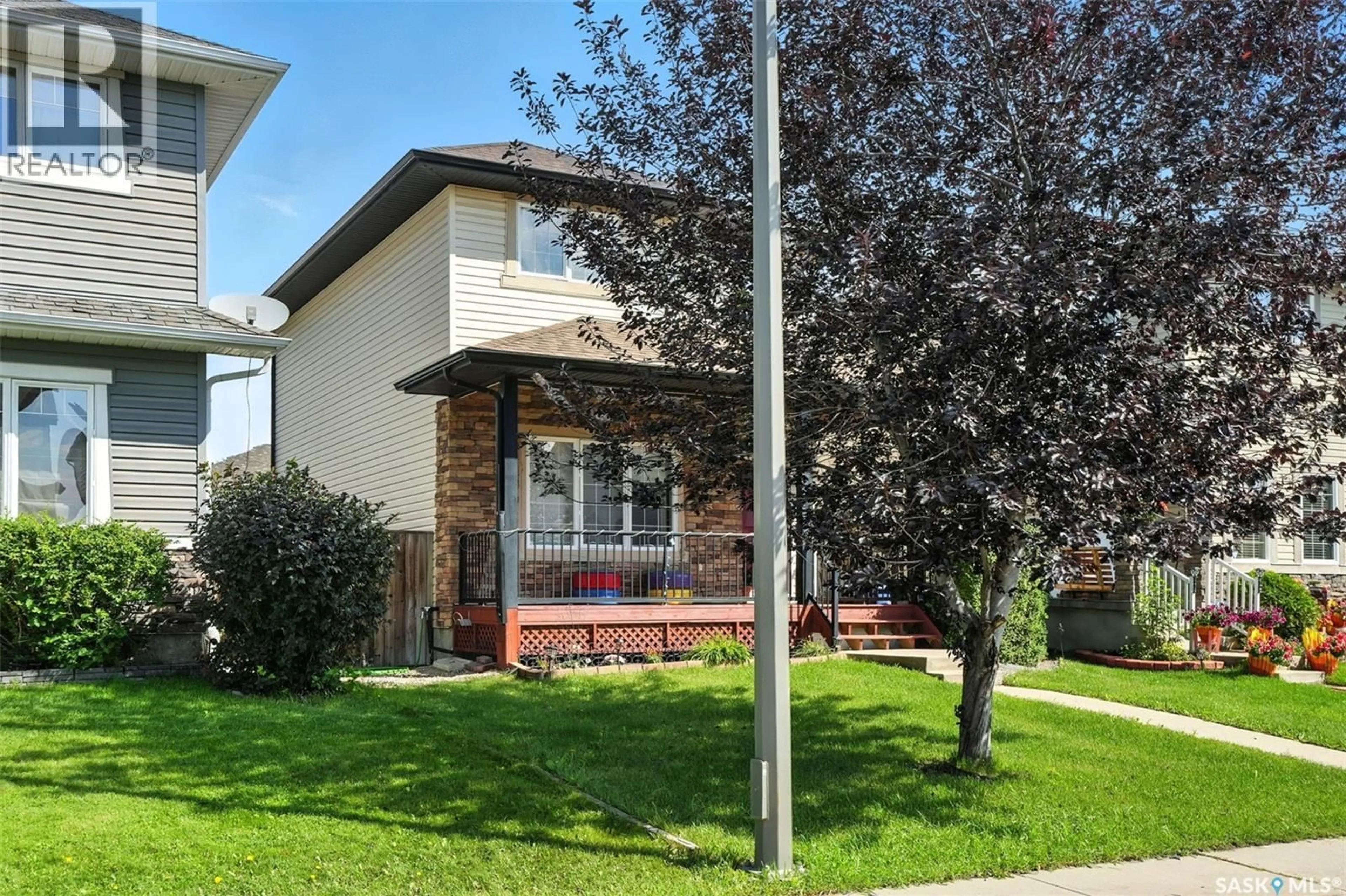 Home with vinyl exterior material, street for 351 LYND LANE, Saskatoon Saskatchewan S7T0B1