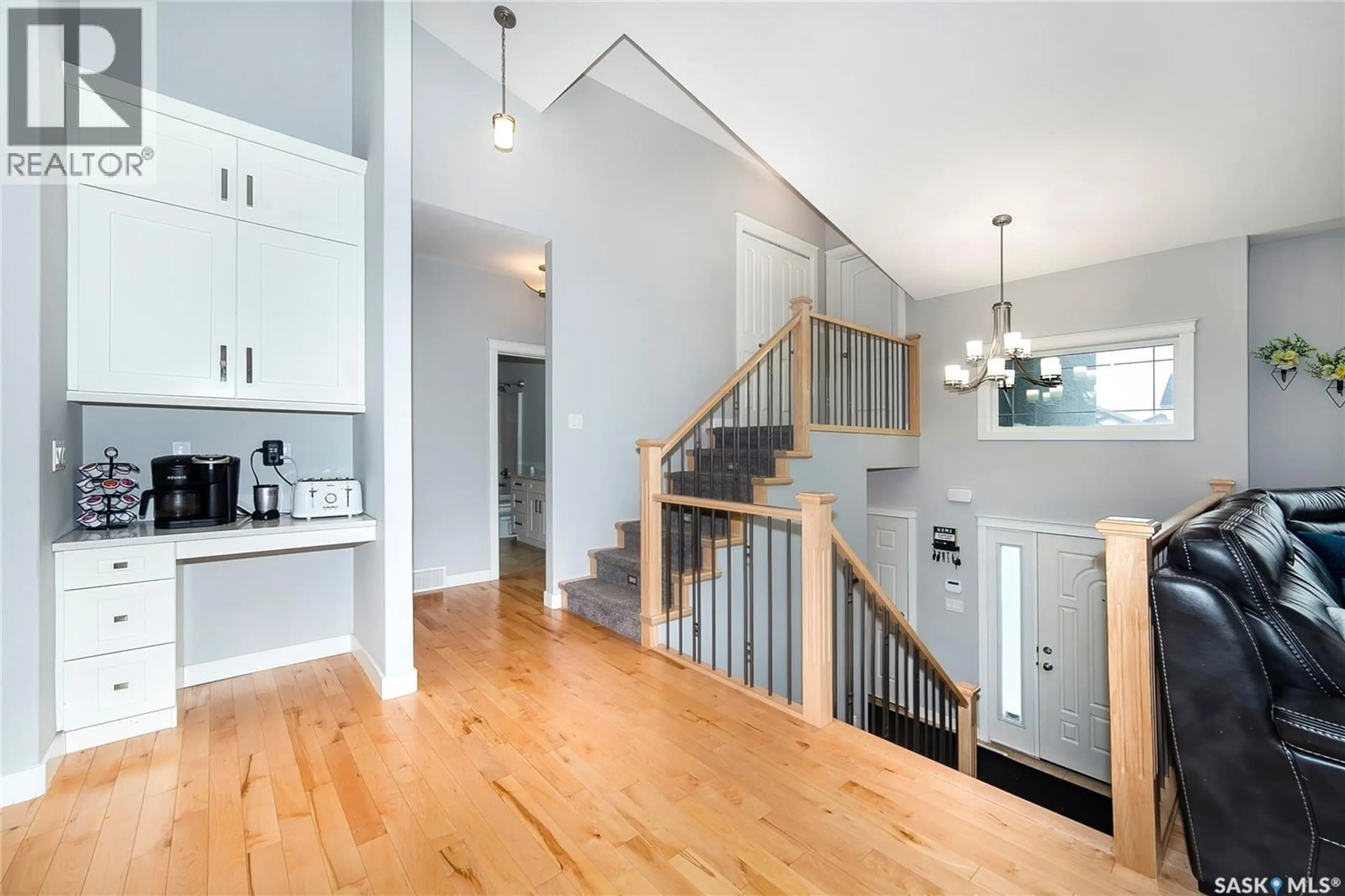 Indoor entryway for 334 GILLIES CRESCENT, Saskatoon Saskatchewan S7V0J9